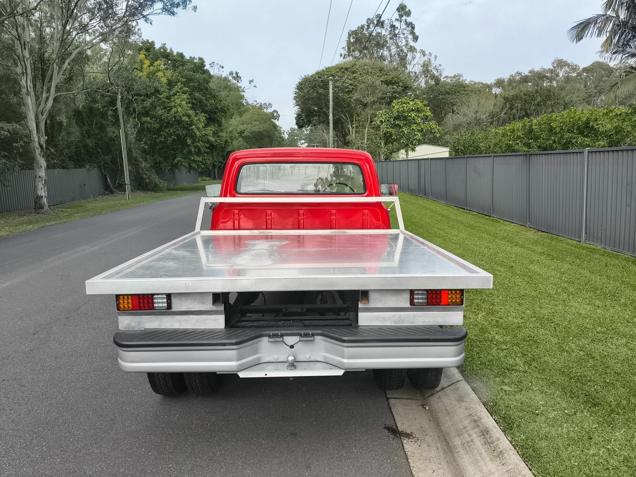 1972 FORD F250 4 SP MANUAL C/CHAS TRAY