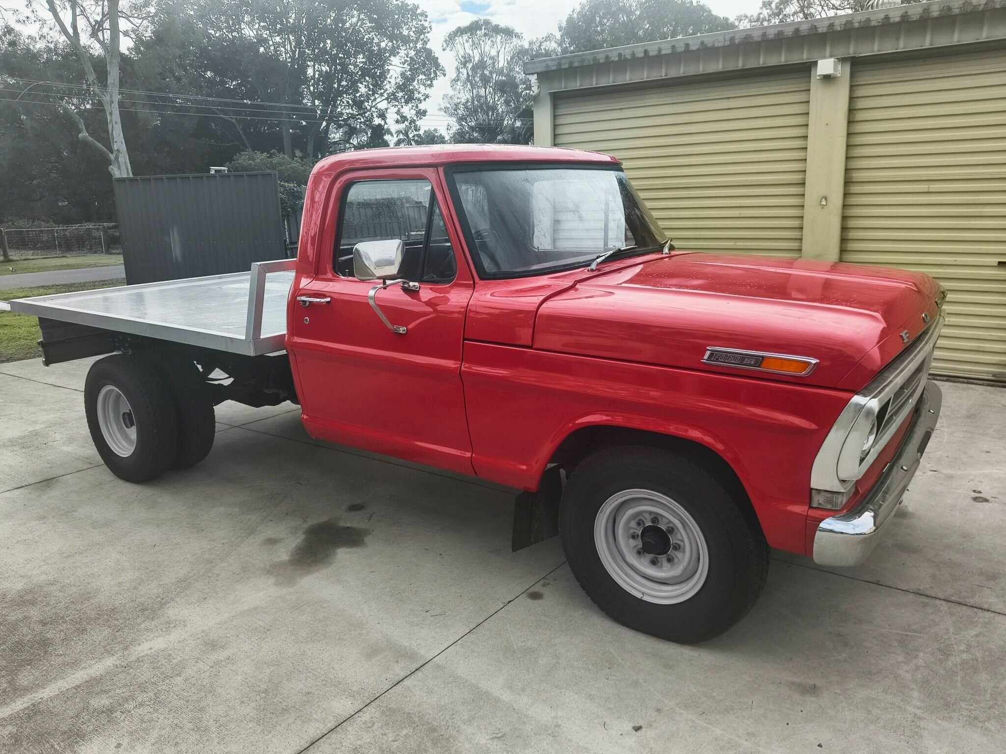 1972 FORD F250 4 SP MANUAL C/CHAS TRAY