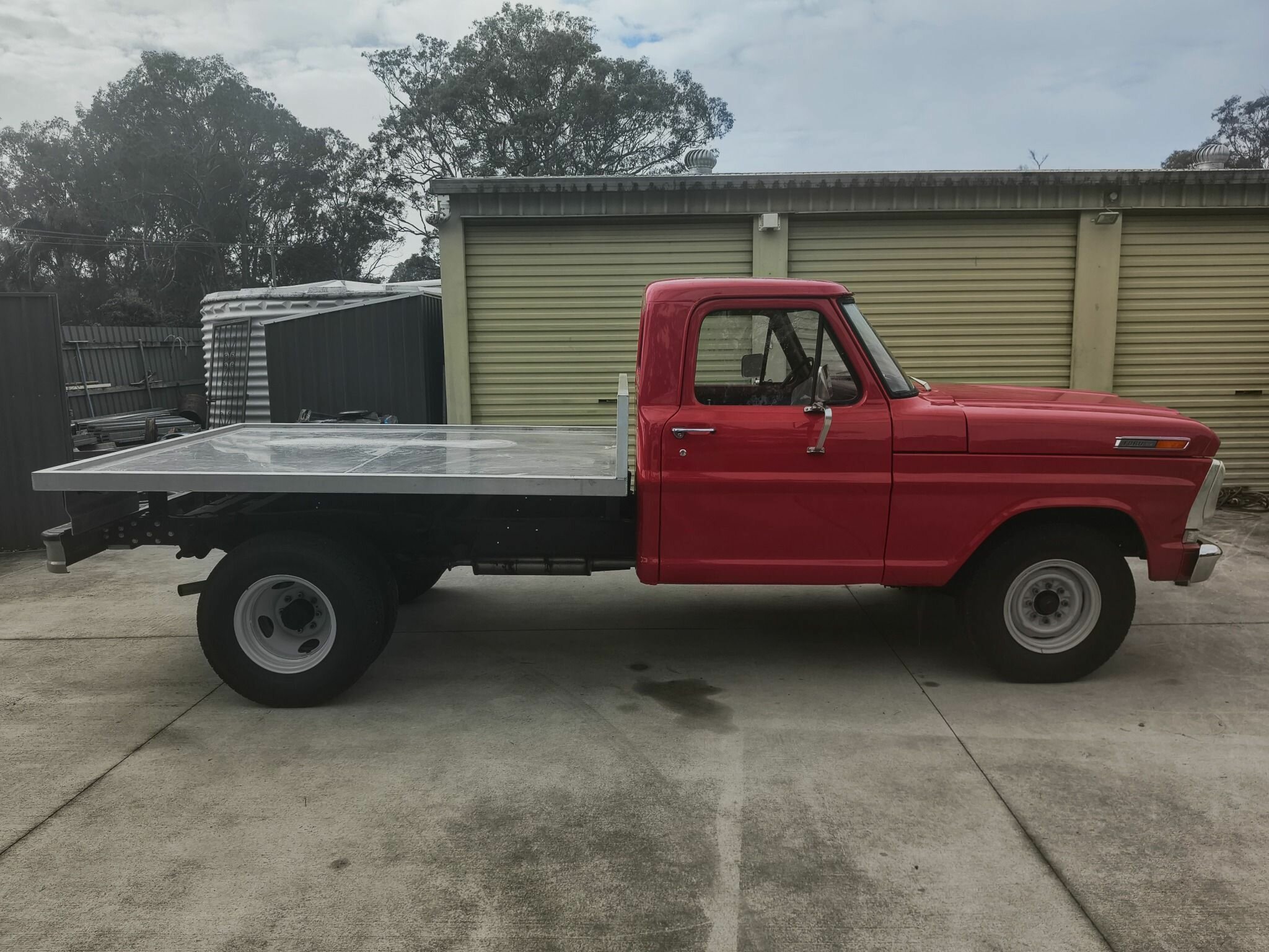 1972 FORD F250 4 SP MANUAL C/CHAS TRAY