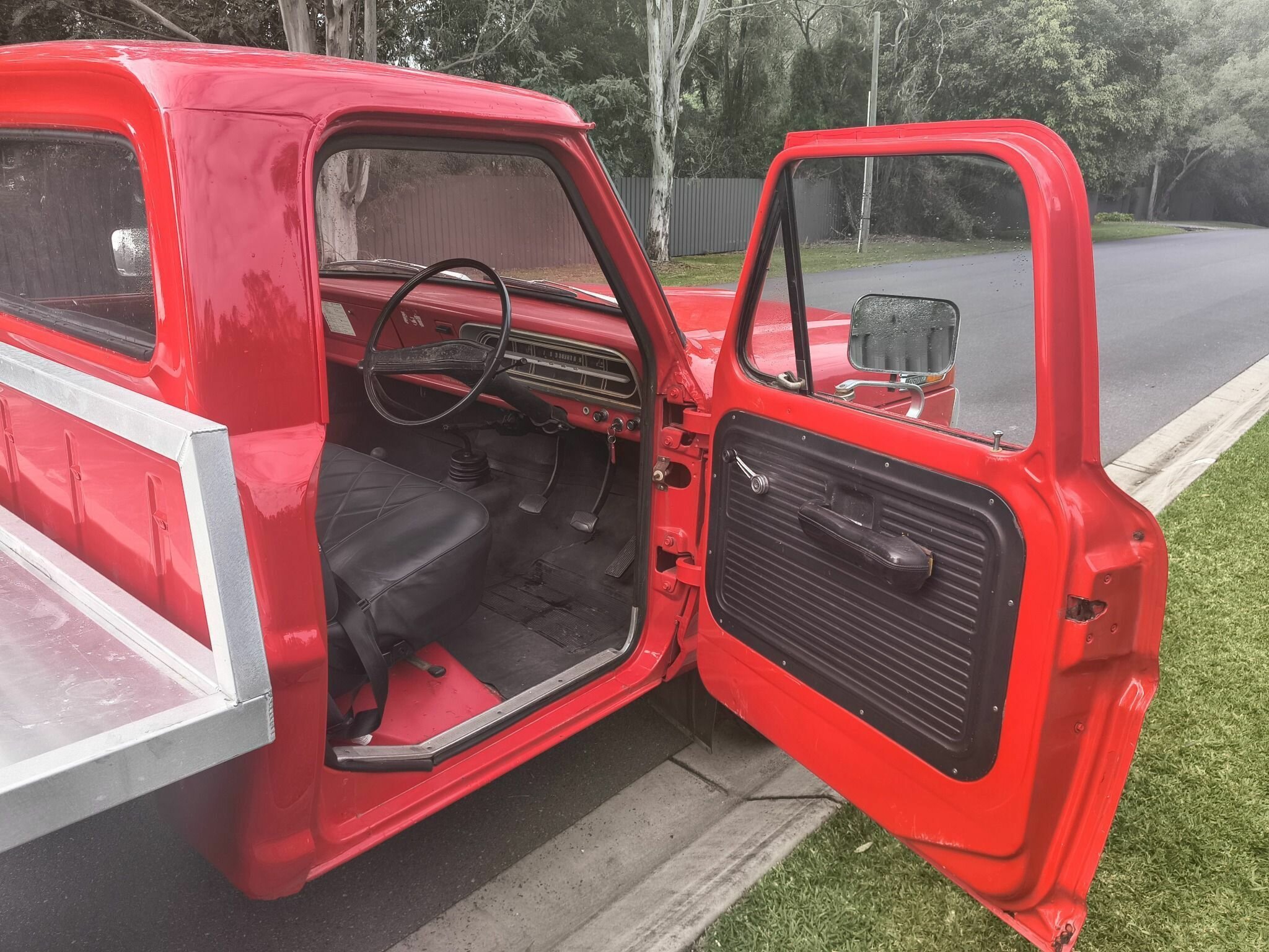 1972 FORD F250 4 SP MANUAL C/CHAS TRAY