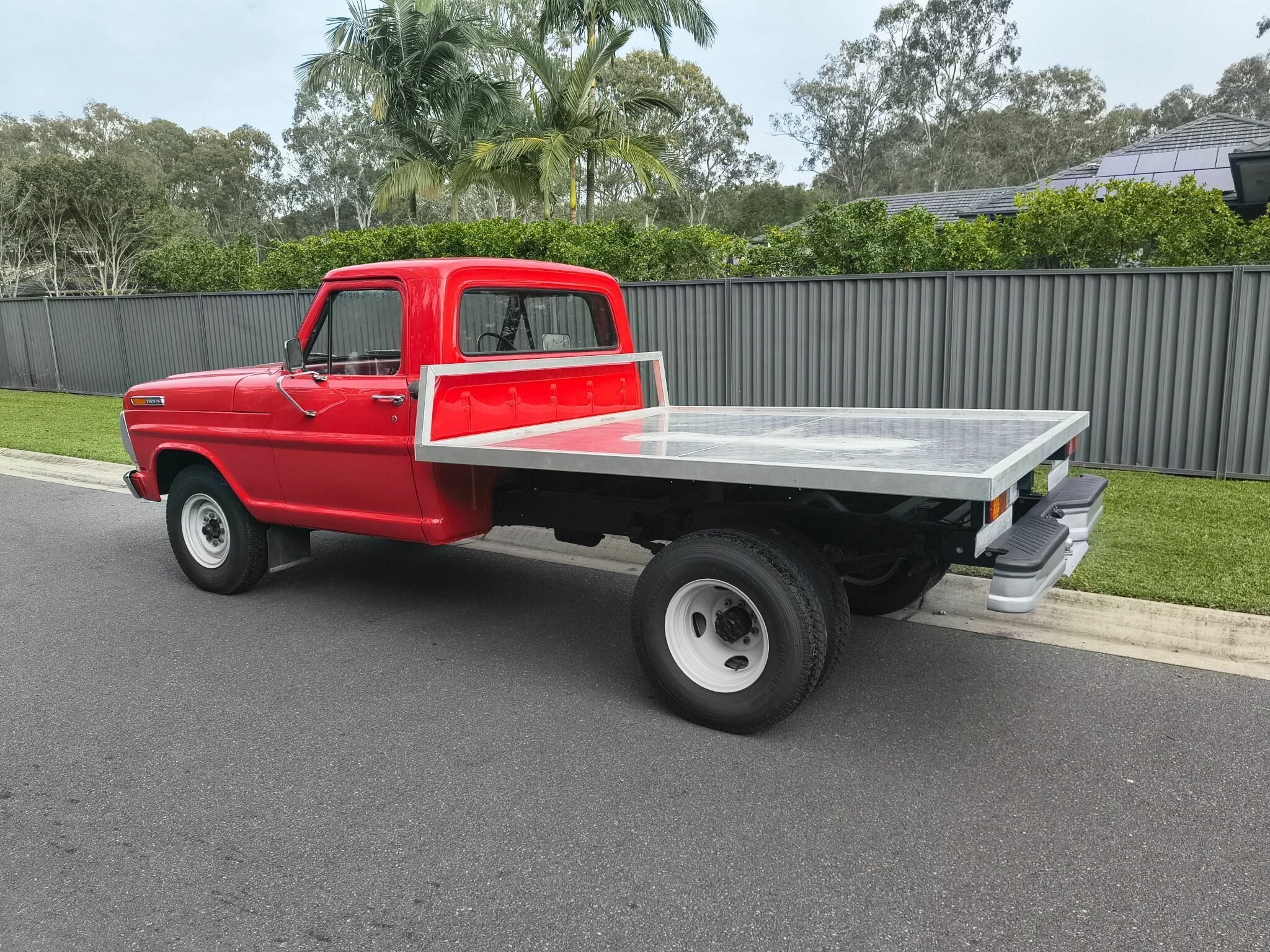 1972 FORD F250 4 SP MANUAL C/CHAS TRAY