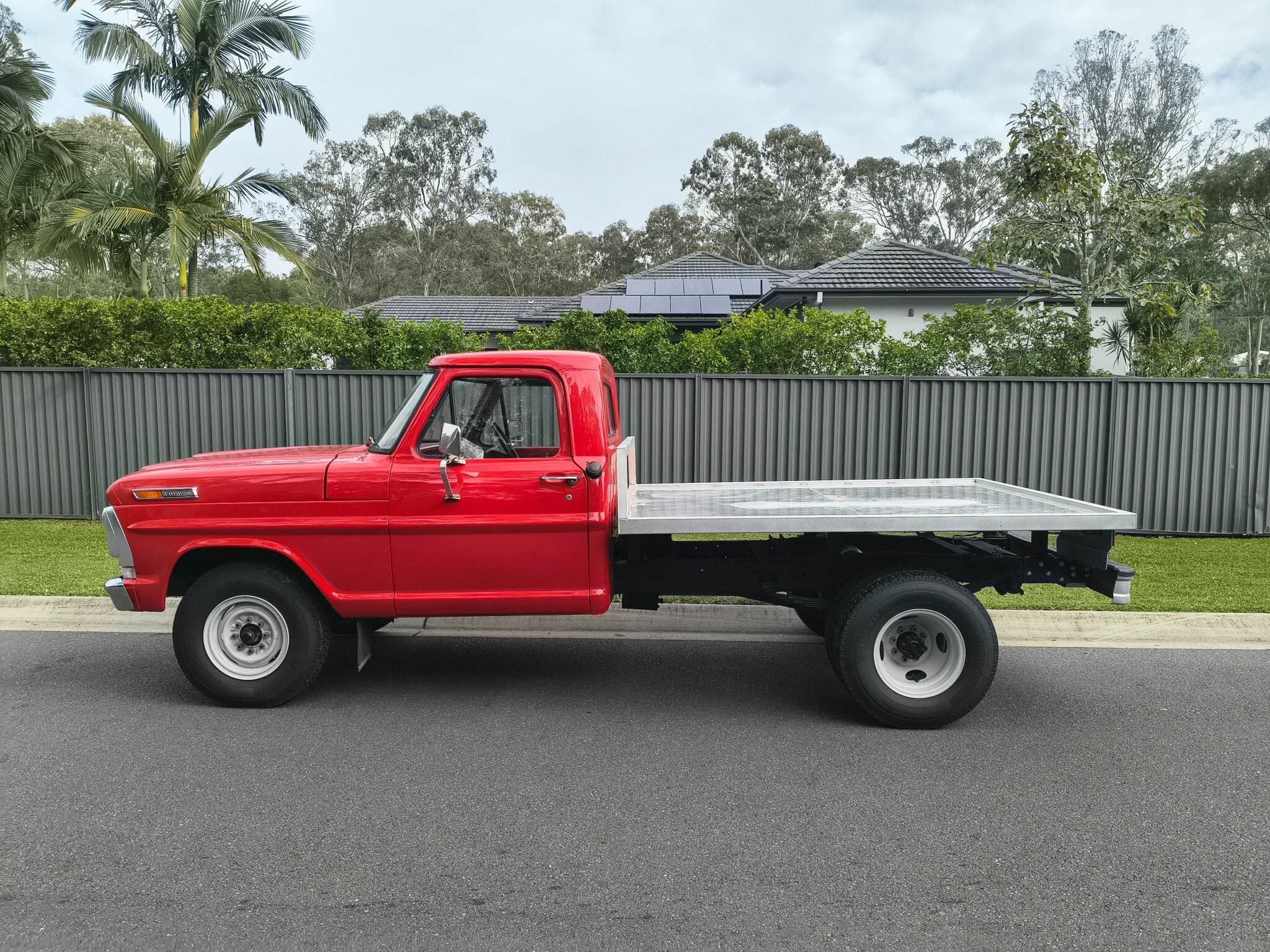 1972 FORD F250 4 SP MANUAL C/CHAS TRAY