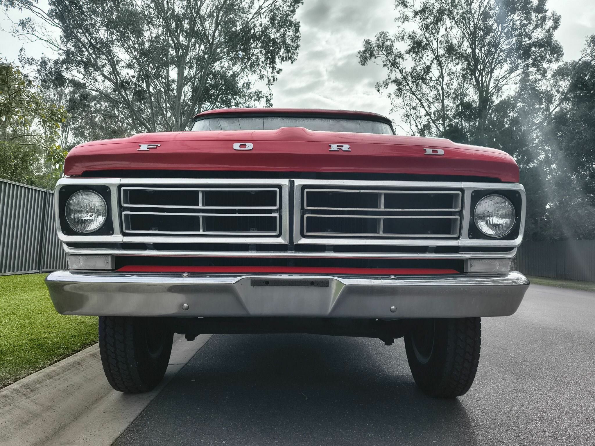 1972 FORD F250 4 SP MANUAL C/CHAS TRAY