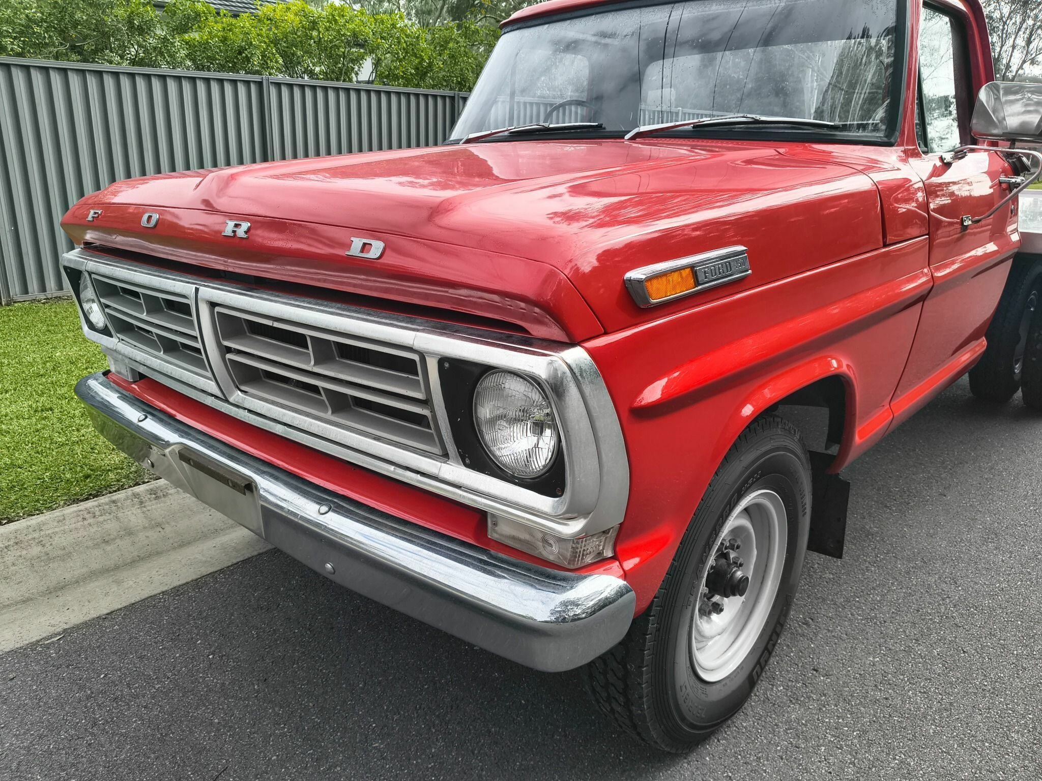 1972 FORD F250 4 SP MANUAL C/CHAS TRAY