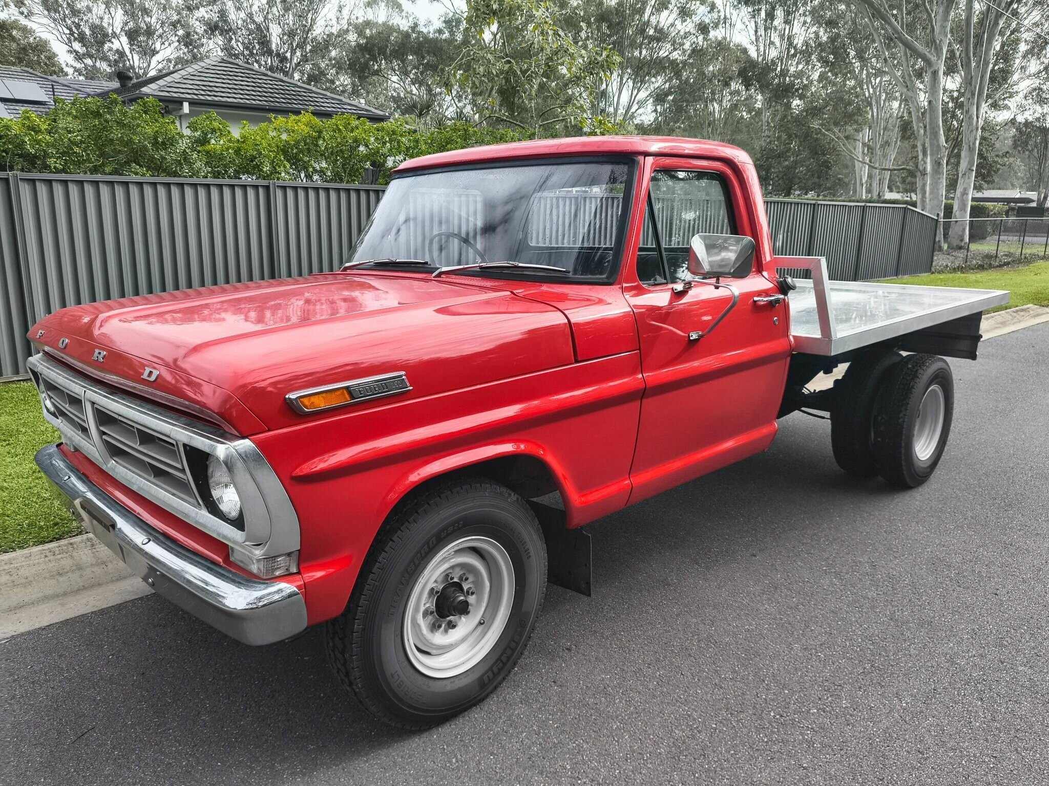 1972 FORD F250 4 SP MANUAL C/CHAS TRAY