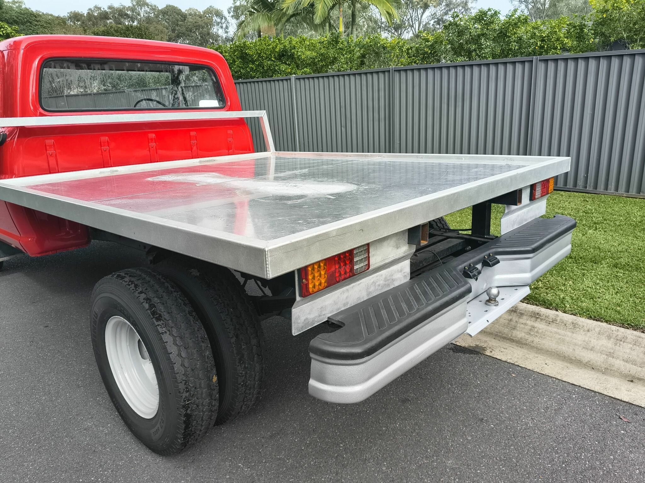 1972 FORD F250 4 SP MANUAL C/CHAS TRAY