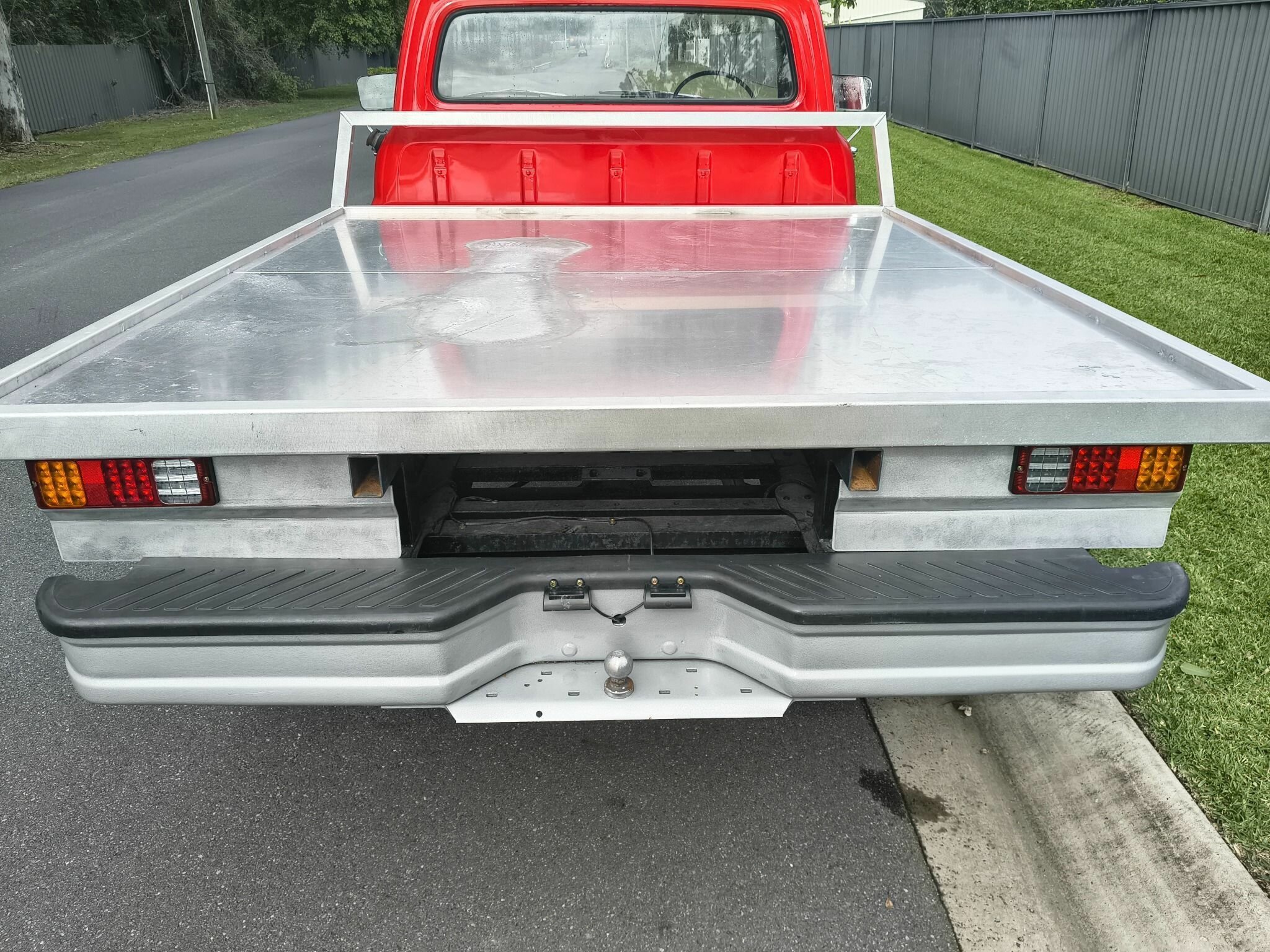1972 FORD F250 4 SP MANUAL C/CHAS TRAY