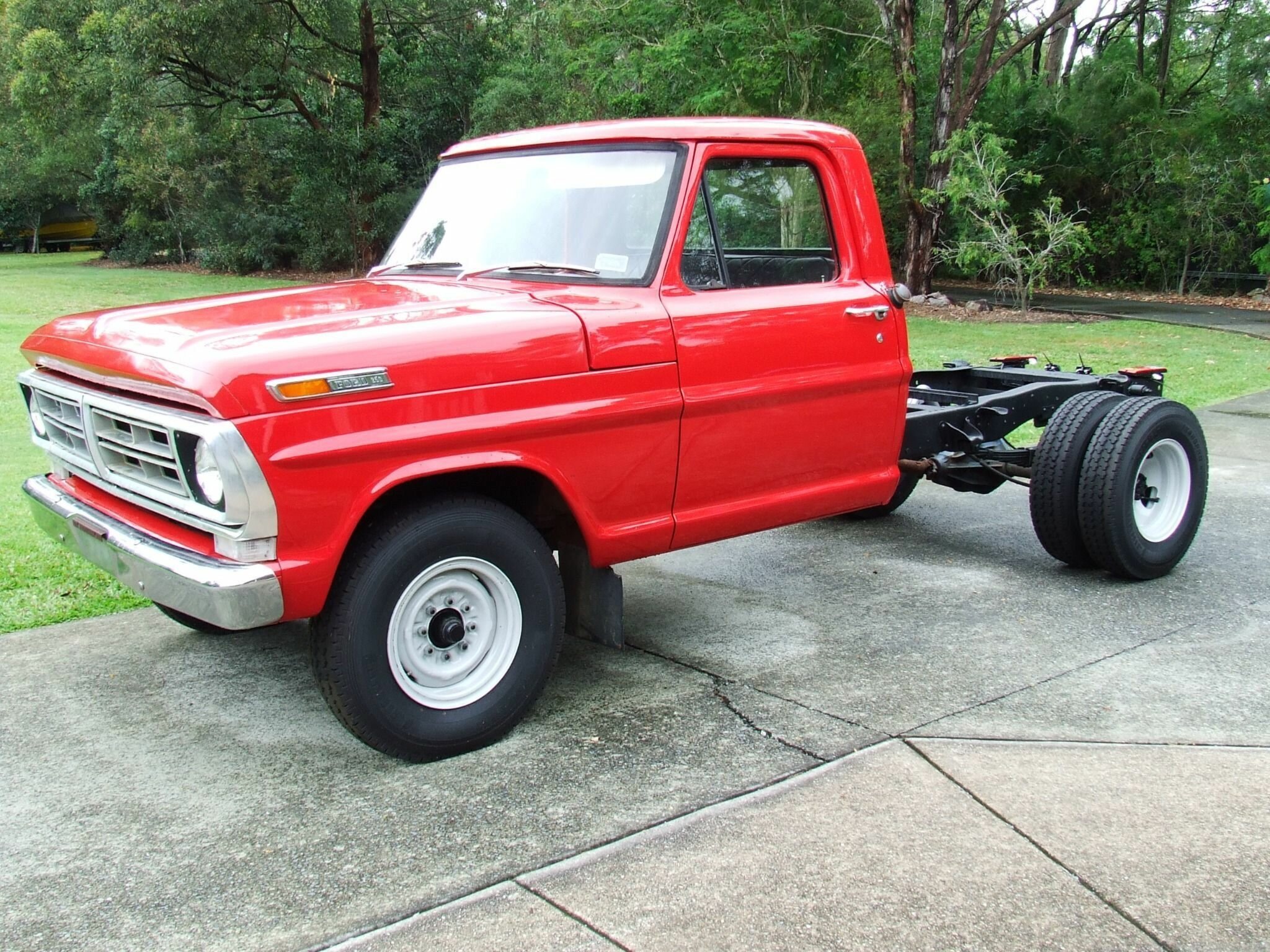 1972 FORD F250 4 SP MANUAL C/CHAS TRAY