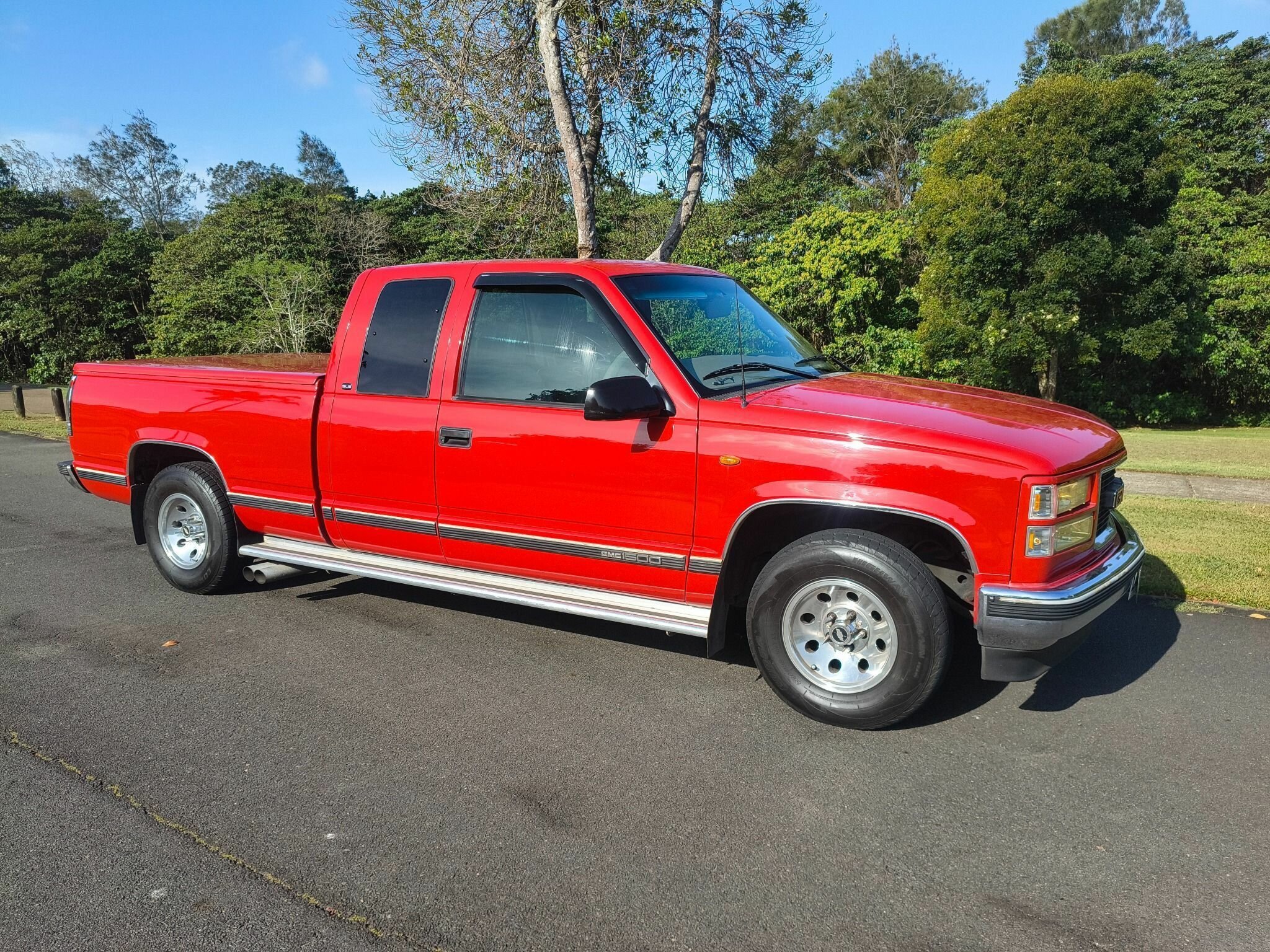1989 GMC SIERRA C1500 AUTOMATIC 2D SPACE CAB UTILITY