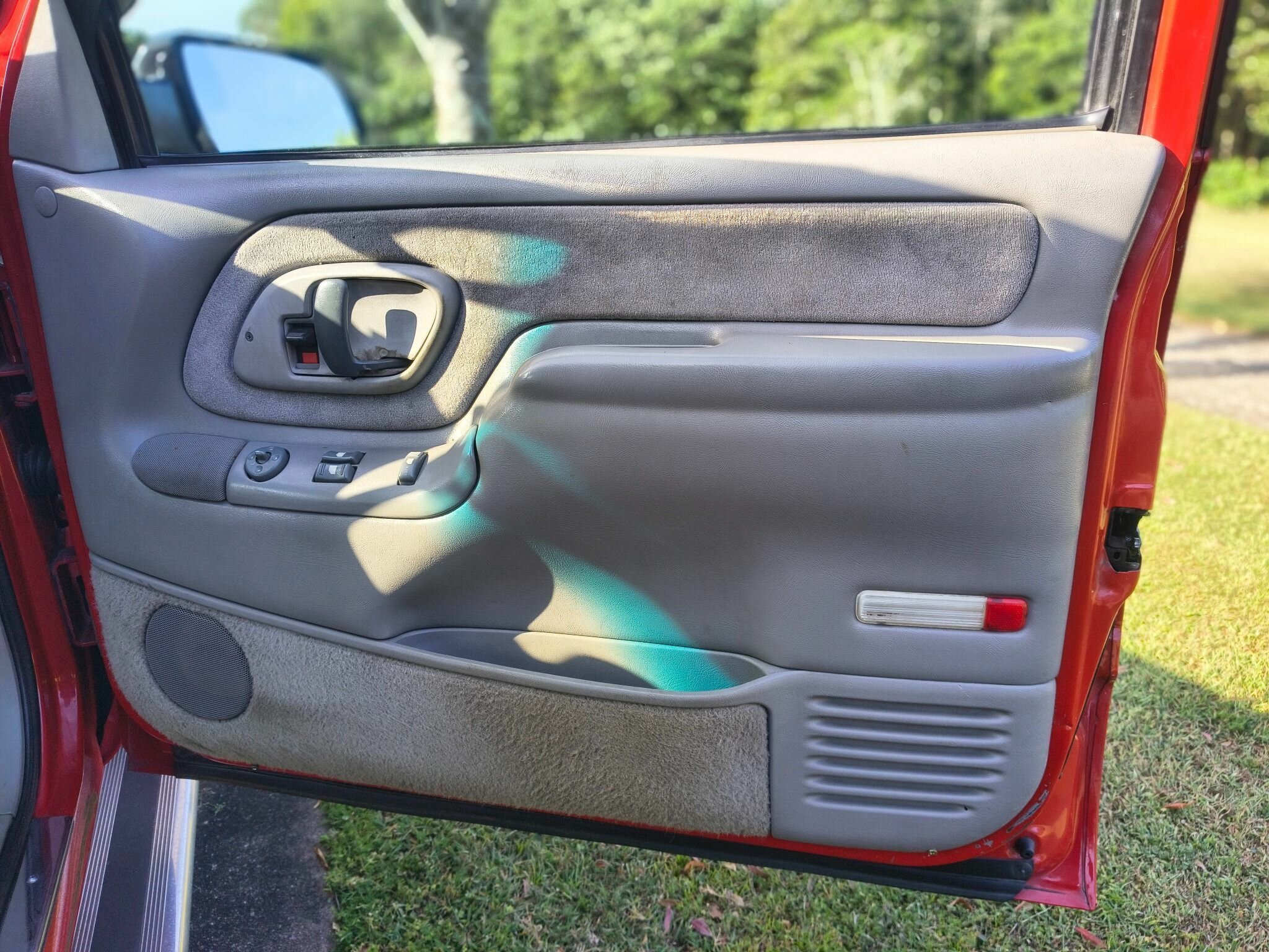 1989 GMC SIERRA C1500 AUTOMATIC 2D SPACE CAB UTILITY