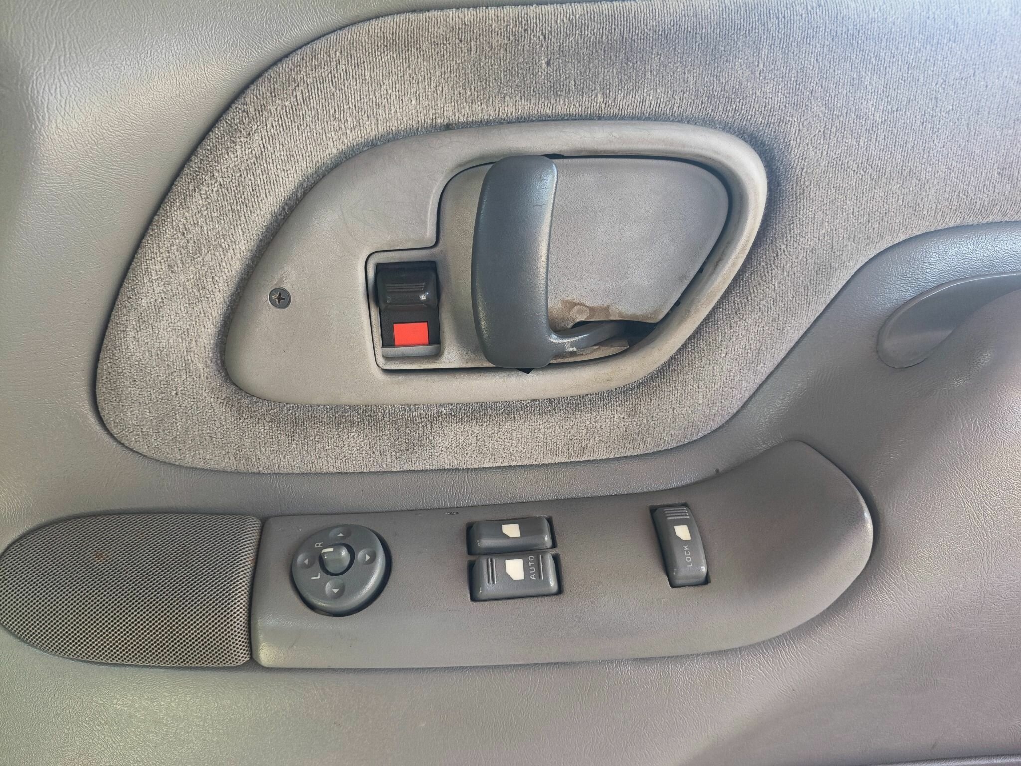 1989 GMC SIERRA C1500 AUTOMATIC 2D SPACE CAB UTILITY