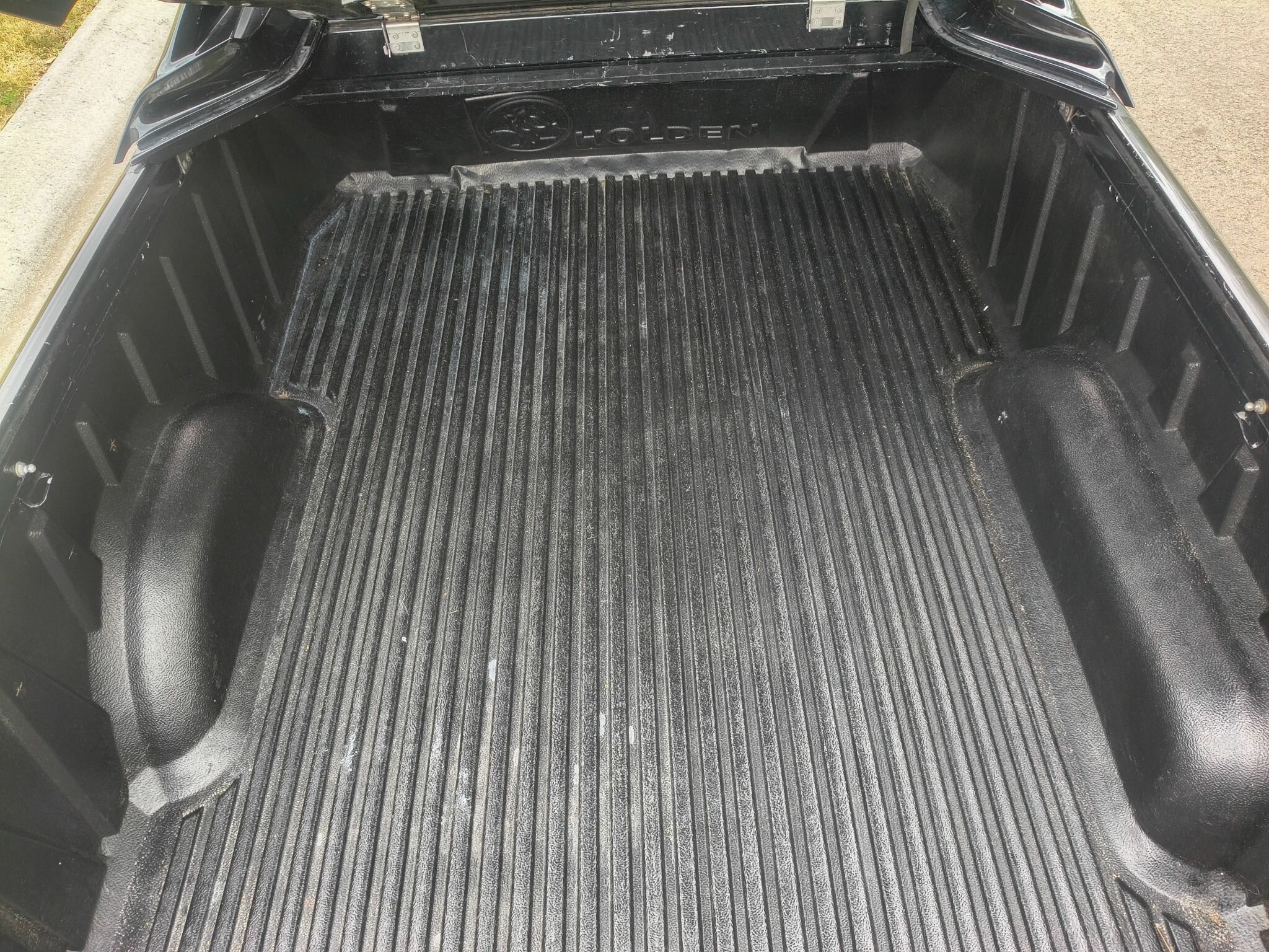 2006 HSV MALOO Z SERIES R8 6 SP MANUAL UTILITY