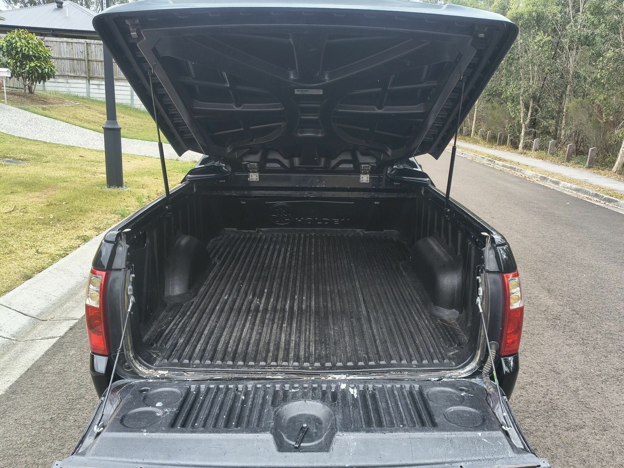 2006 HSV MALOO Z SERIES R8 6 SP MANUAL UTILITY