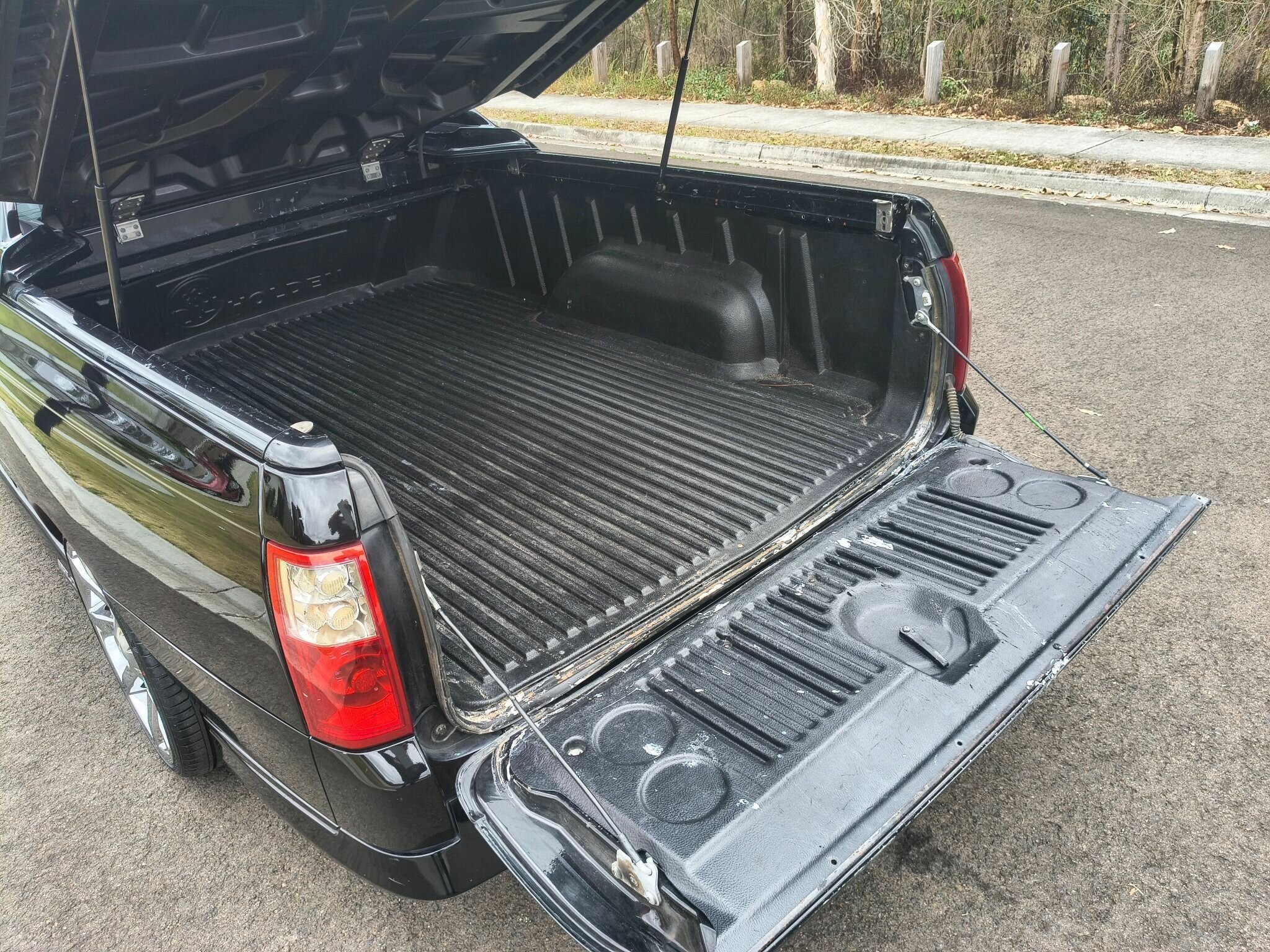 2006 HSV MALOO Z SERIES R8 6 SP MANUAL UTILITY