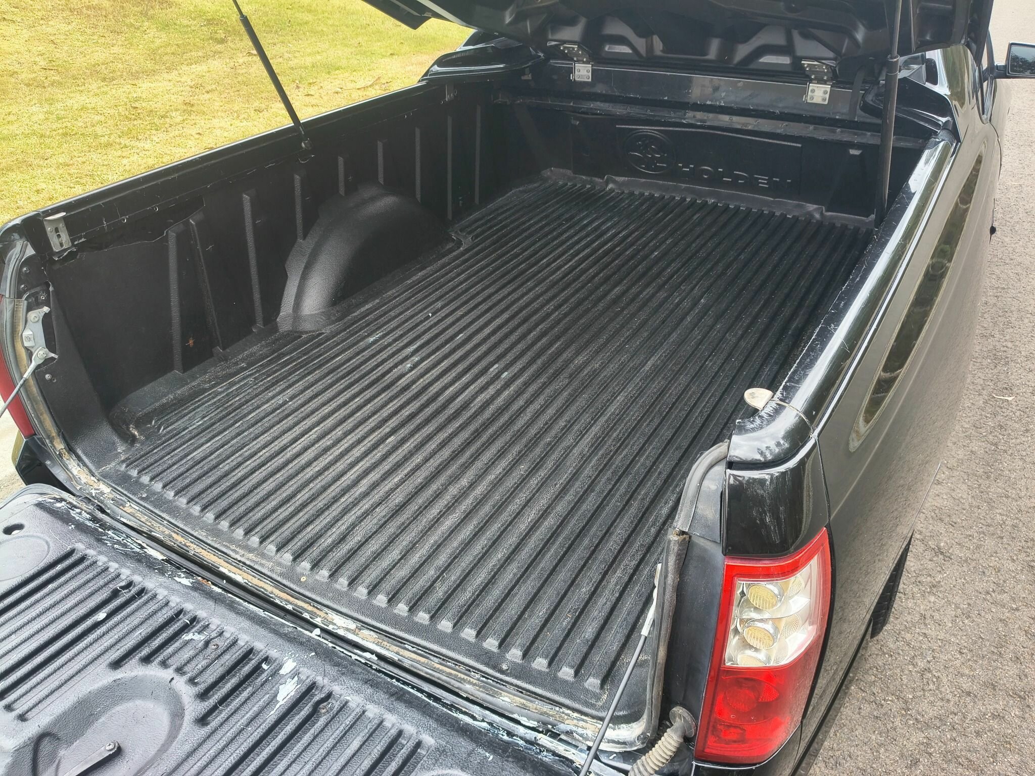 2006 HSV MALOO Z SERIES R8 6 SP MANUAL UTILITY