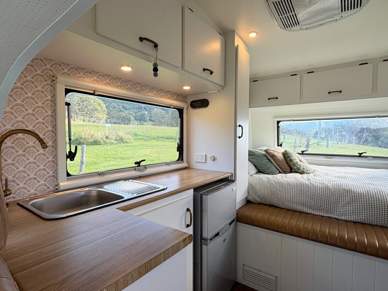 1973 VOLKSWAGEN KOMBI 5 SP MANUAL CAMPER