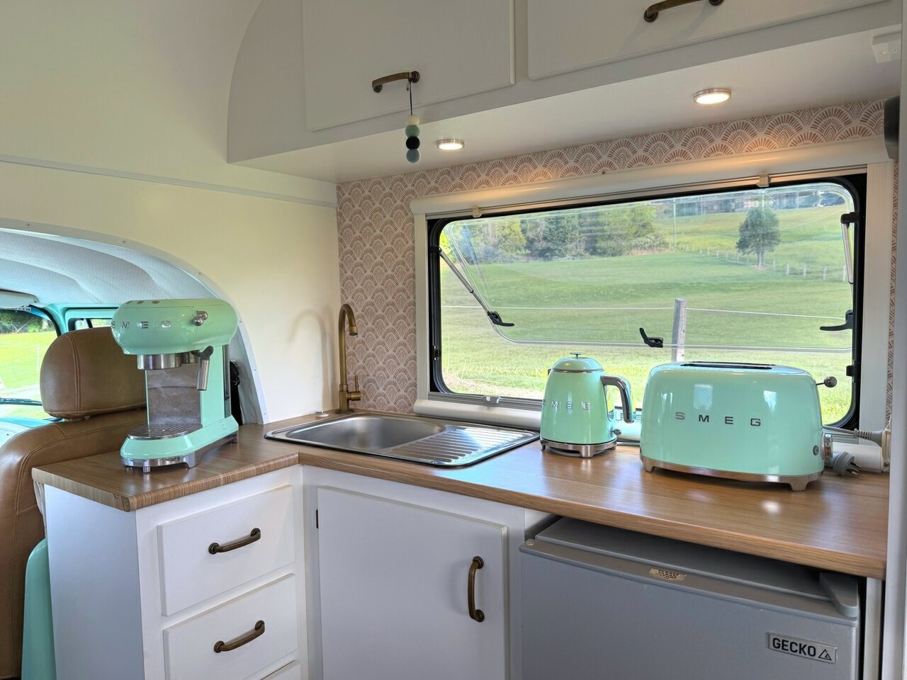 1973 VOLKSWAGEN KOMBI 5 SP MANUAL CAMPER