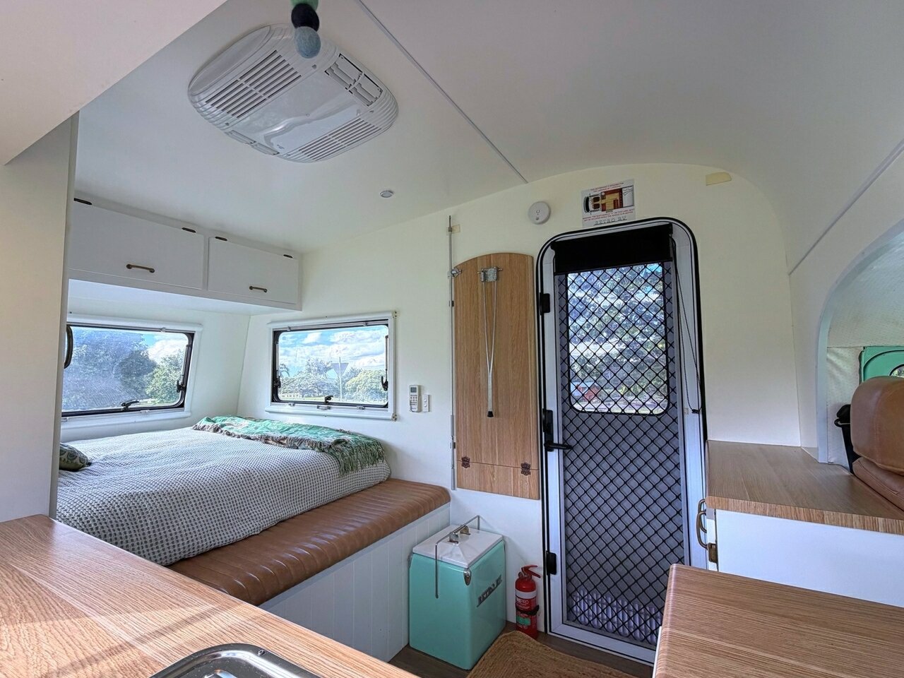 1973 VOLKSWAGEN KOMBI 5 SP MANUAL CAMPER