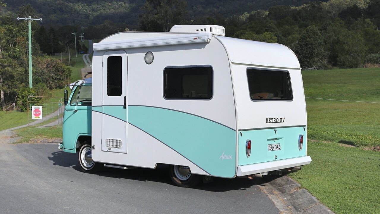 1973 VOLKSWAGEN KOMBI 5 SP MANUAL CAMPER