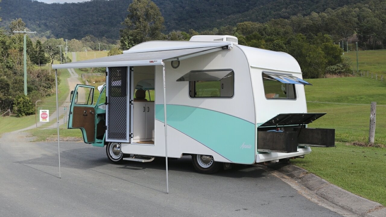 1973 VOLKSWAGEN KOMBI 5 SP MANUAL CAMPER
