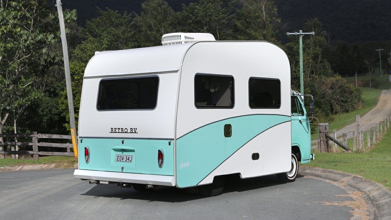 1973 VOLKSWAGEN KOMBI 5 SP MANUAL CAMPER