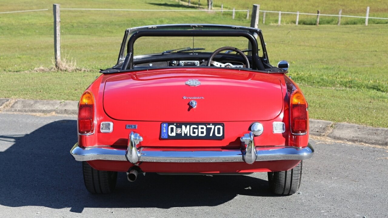 1970 MG MGB 4 SP MAN + OVERDRIVE 2D ROADSTER