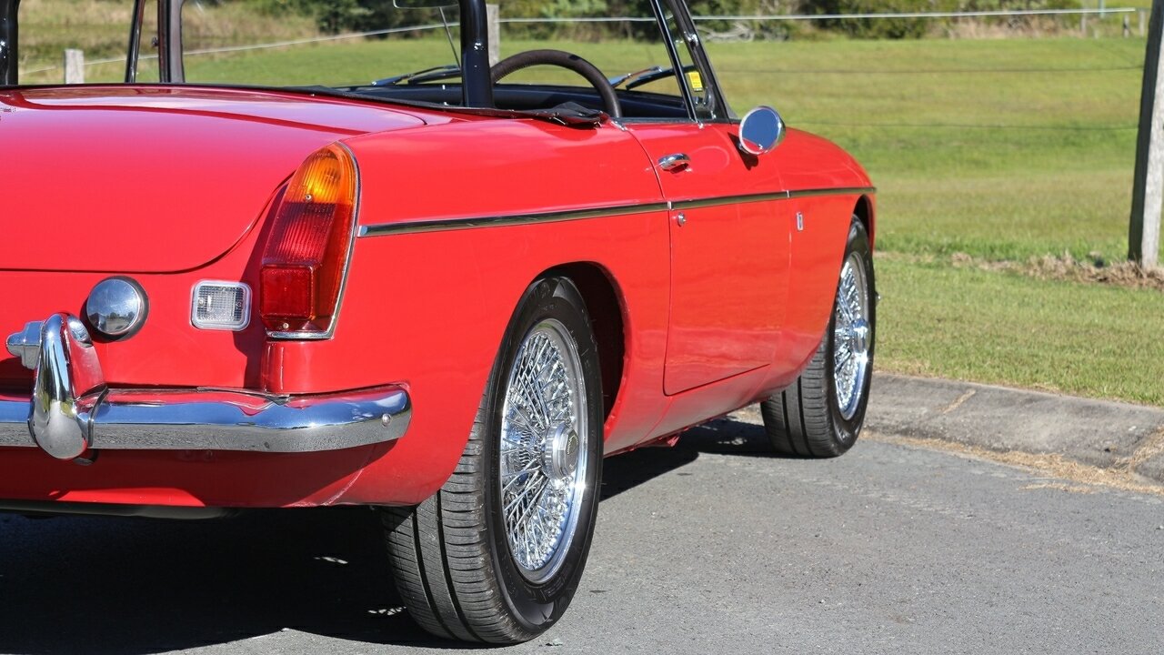 1970 MG MGB 4 SP MAN + OVERDRIVE 2D ROADSTER
