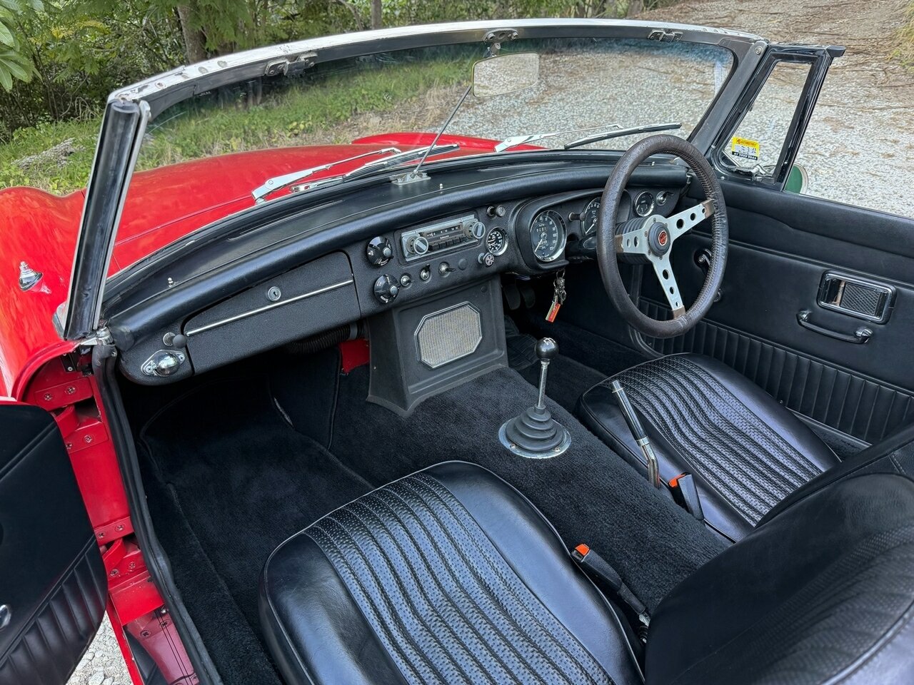 1970 MG MGB 4 SP MAN + OVERDRIVE 2D ROADSTER