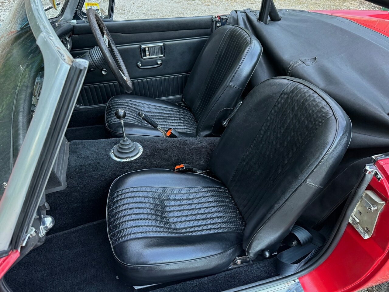 1970 MG MGB 4 SP MAN + OVERDRIVE 2D ROADSTER