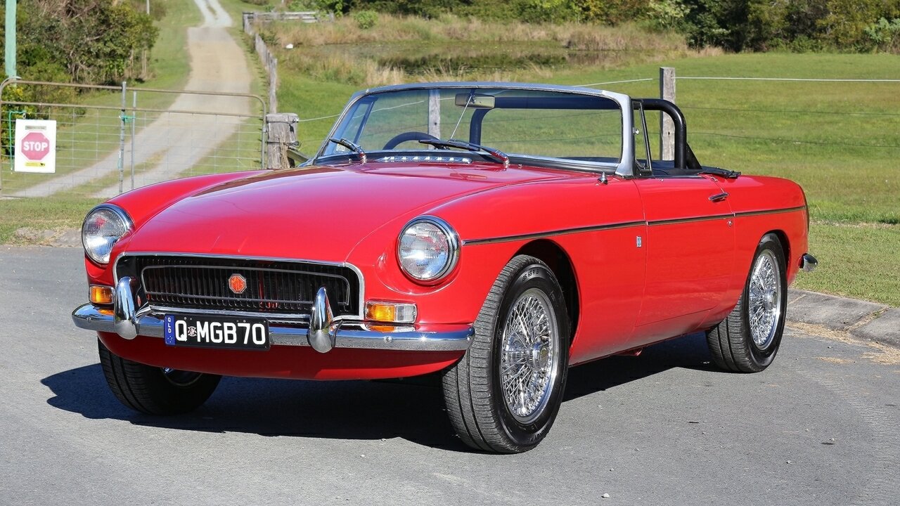 1970 MG MGB 4 SP MAN + OVERDRIVE 2D ROADSTER