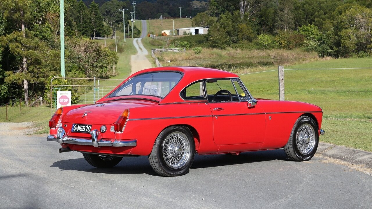1970 MG MGB 4 SP MAN + OVERDRIVE 2D ROADSTER