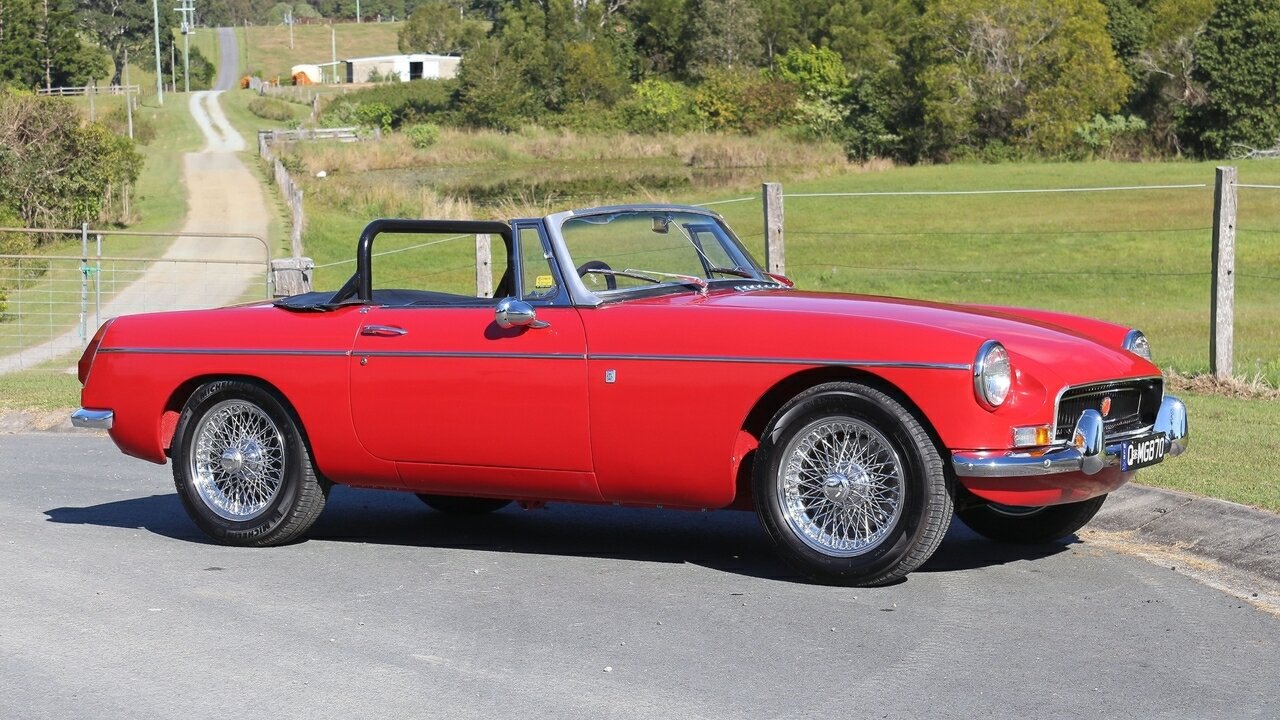 1970 MG MGB 4 SP MAN + OVERDRIVE 2D ROADSTER