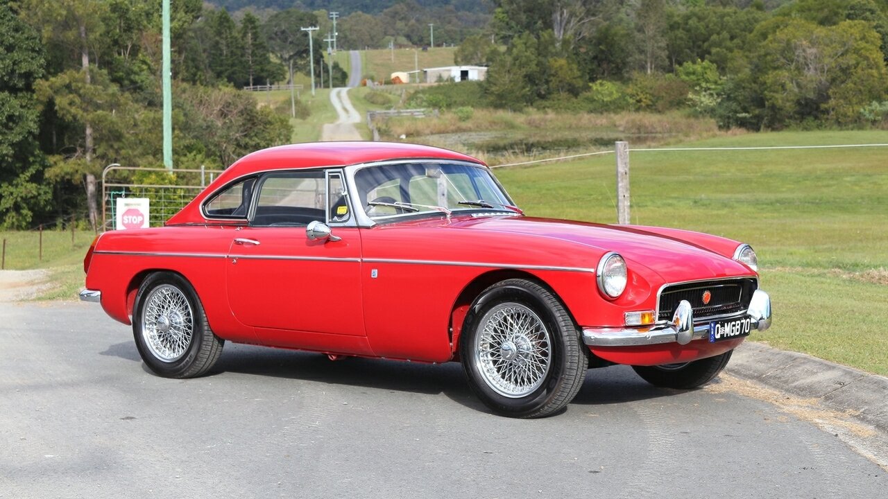 1970 MG MGB 4 SP MAN + OVERDRIVE 2D ROADSTER