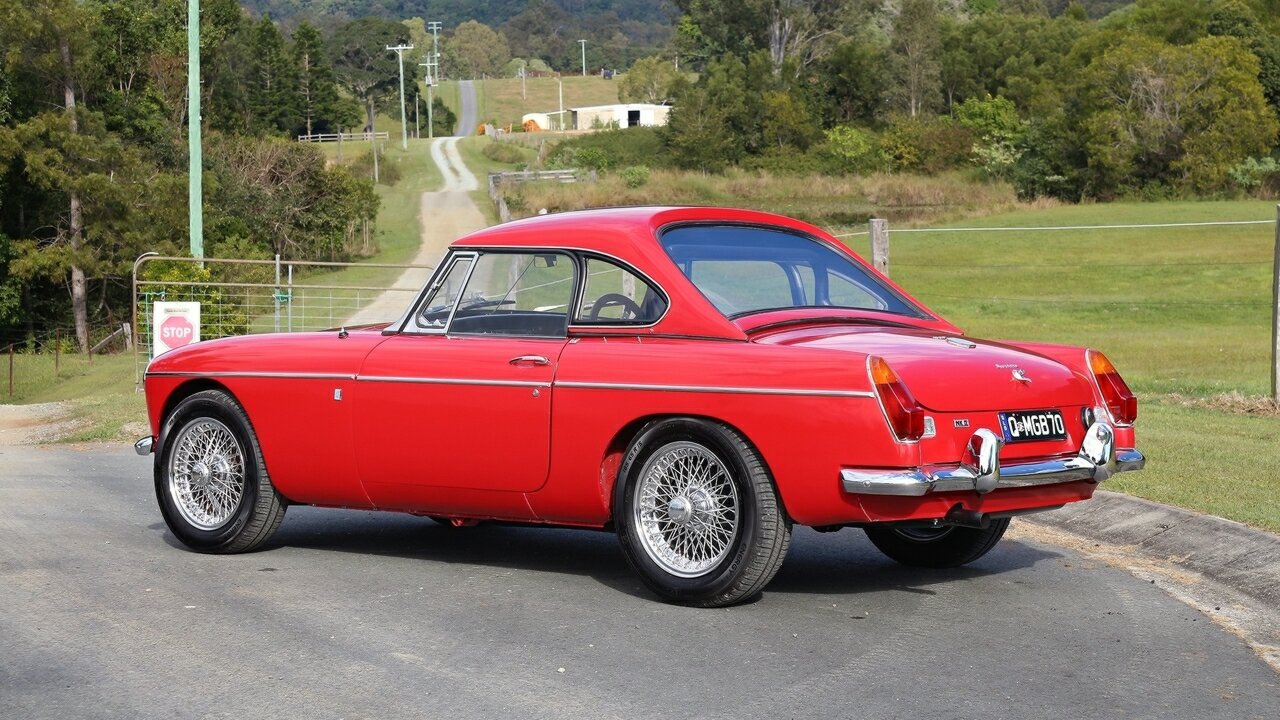 1970 MG MGB 4 SP MAN + OVERDRIVE 2D ROADSTER