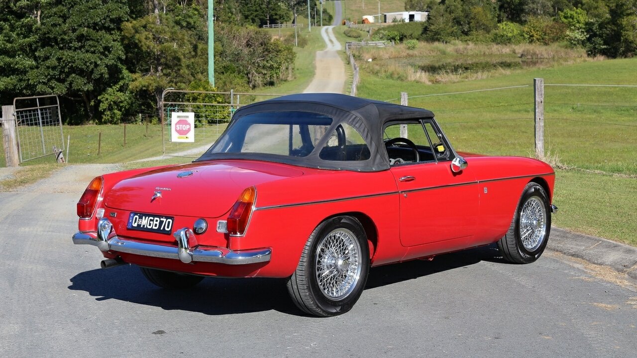 1970 MG MGB 4 SP MAN + OVERDRIVE 2D ROADSTER