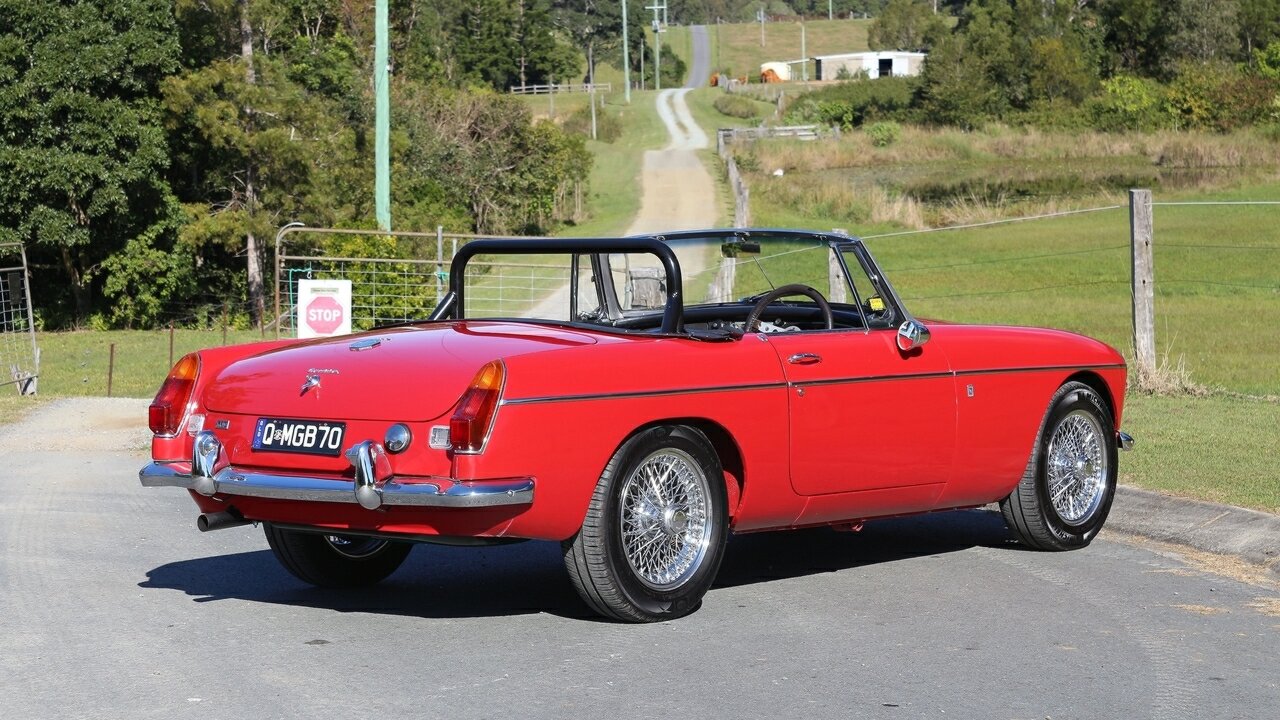 1970 MG MGB 4 SP MAN + OVERDRIVE 2D ROADSTER