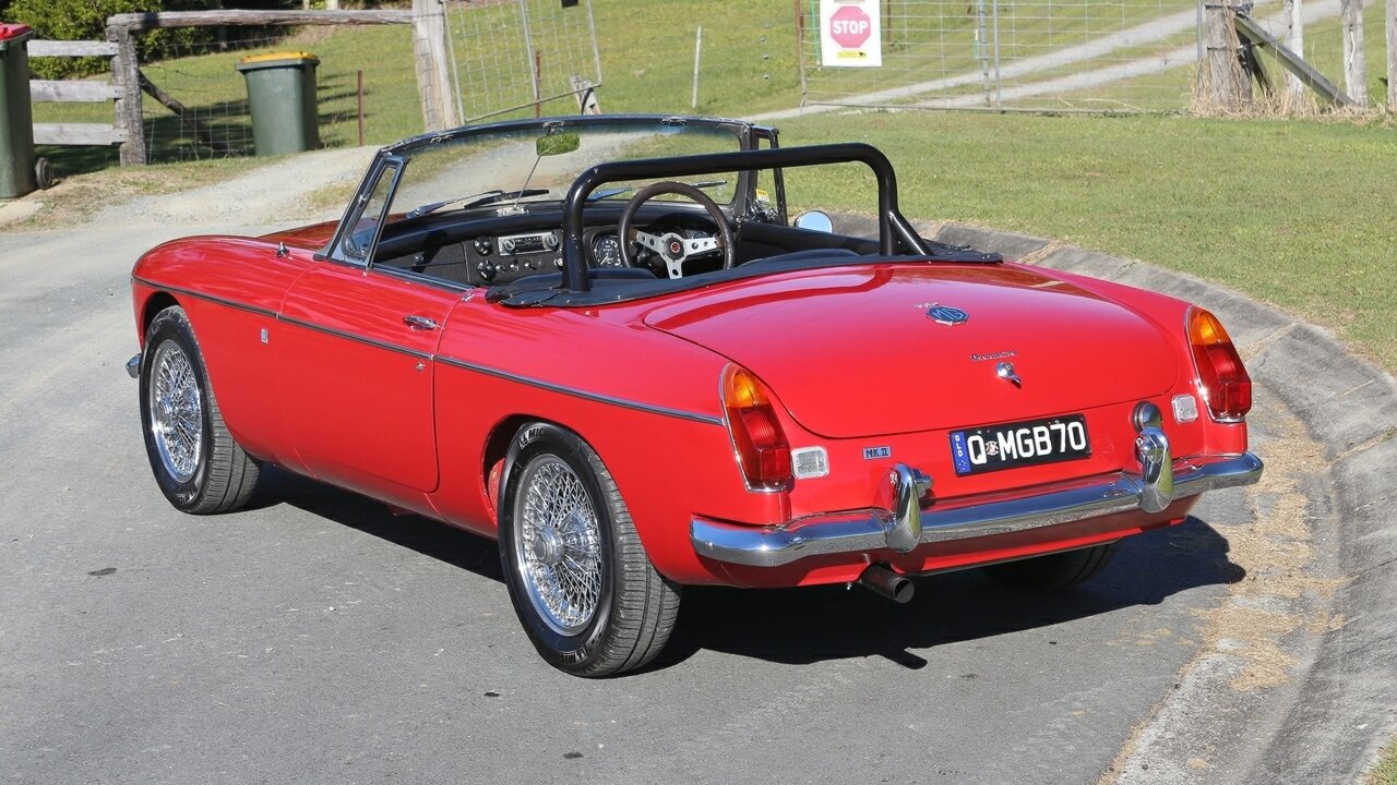 1970 MG MGB 4 SP MAN + OVERDRIVE 2D ROADSTER