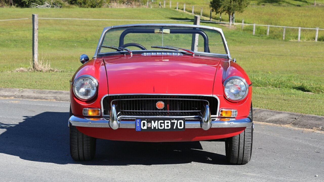 1970 MG MGB 4 SP MAN + OVERDRIVE 2D ROADSTER