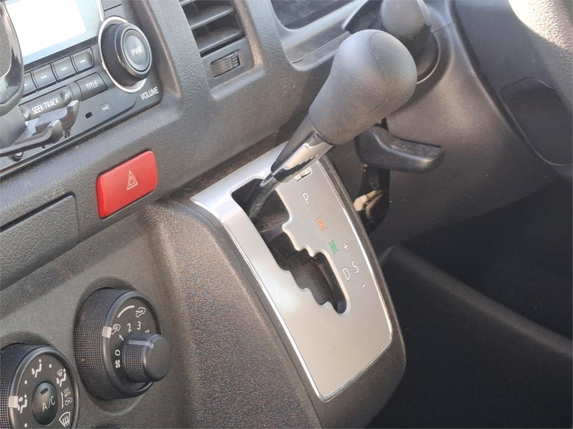 2015 TOYOTA HIACE TRH223R MY14 COMMUTER 4 SP AUTOMATIC BUS