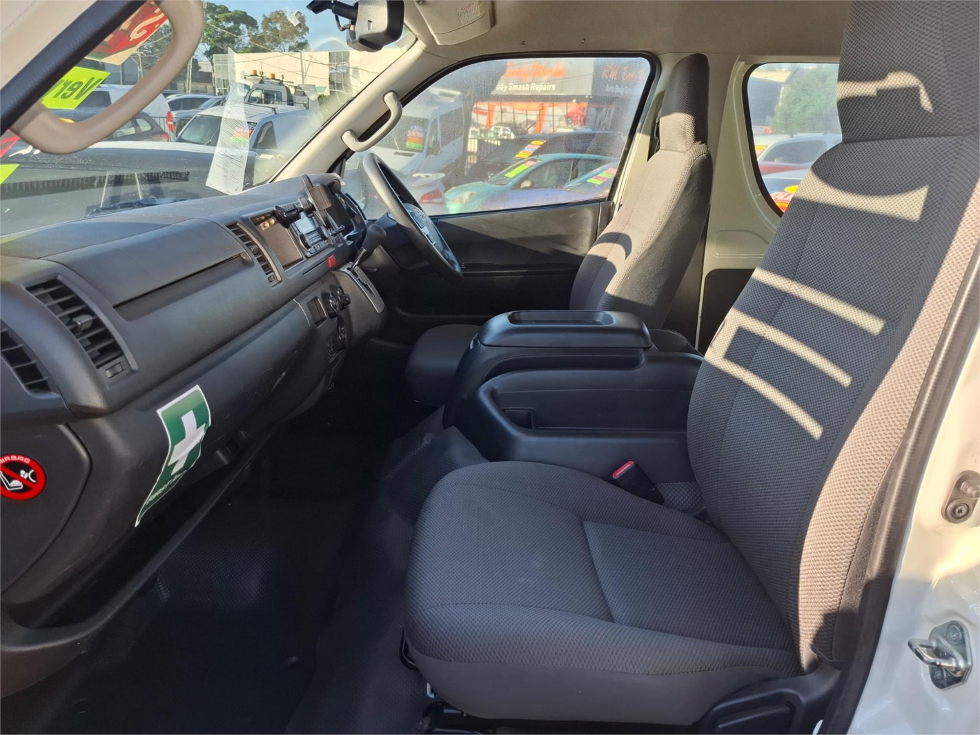 2015 TOYOTA HIACE TRH223R MY14 COMMUTER 4 SP AUTOMATIC BUS