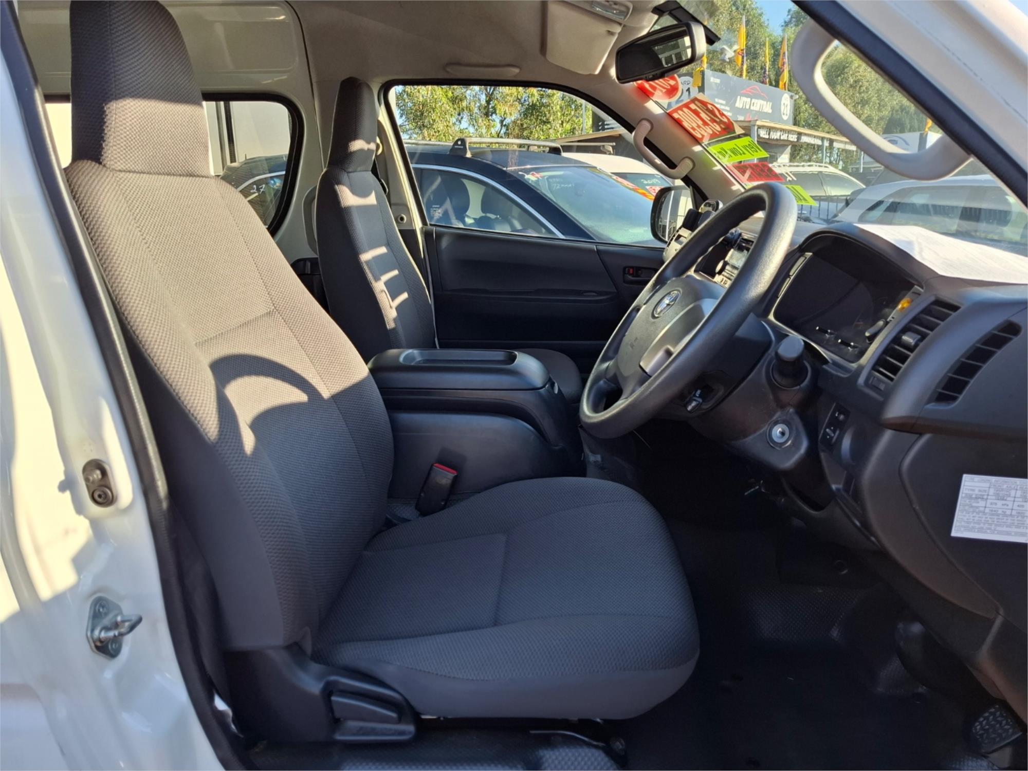 2015 TOYOTA HIACE TRH223R MY14 COMMUTER 4 SP AUTOMATIC BUS