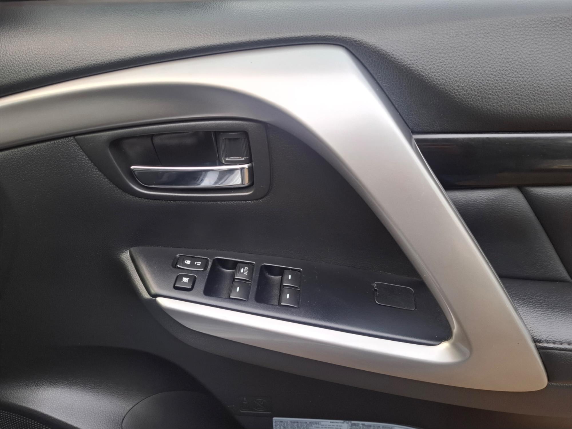 2017 MITSUBISHI PAJERO SPORT MY17 GLS (4x4) 7 SEAT 8 SP AUTOMATIC 4D WAGON