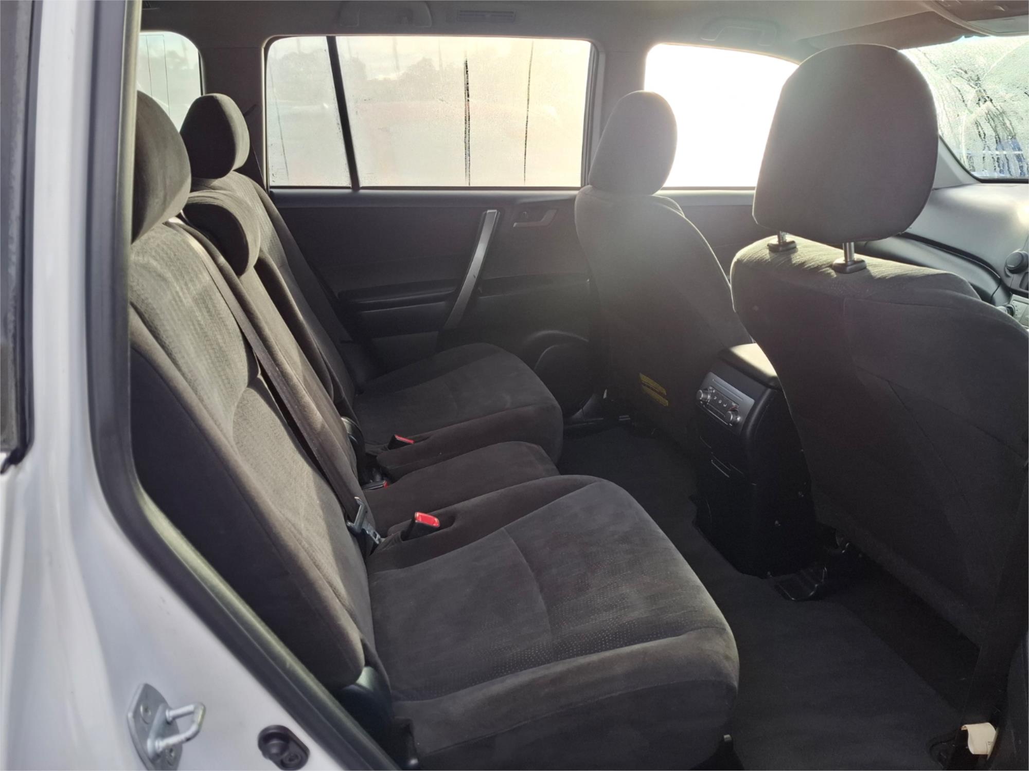 2011 TOYOTA KLUGER GSU40R MY11 UPGRADE KX-R (FWD) 5 SEAT 5 SP AUTOMATIC 4D WAGON