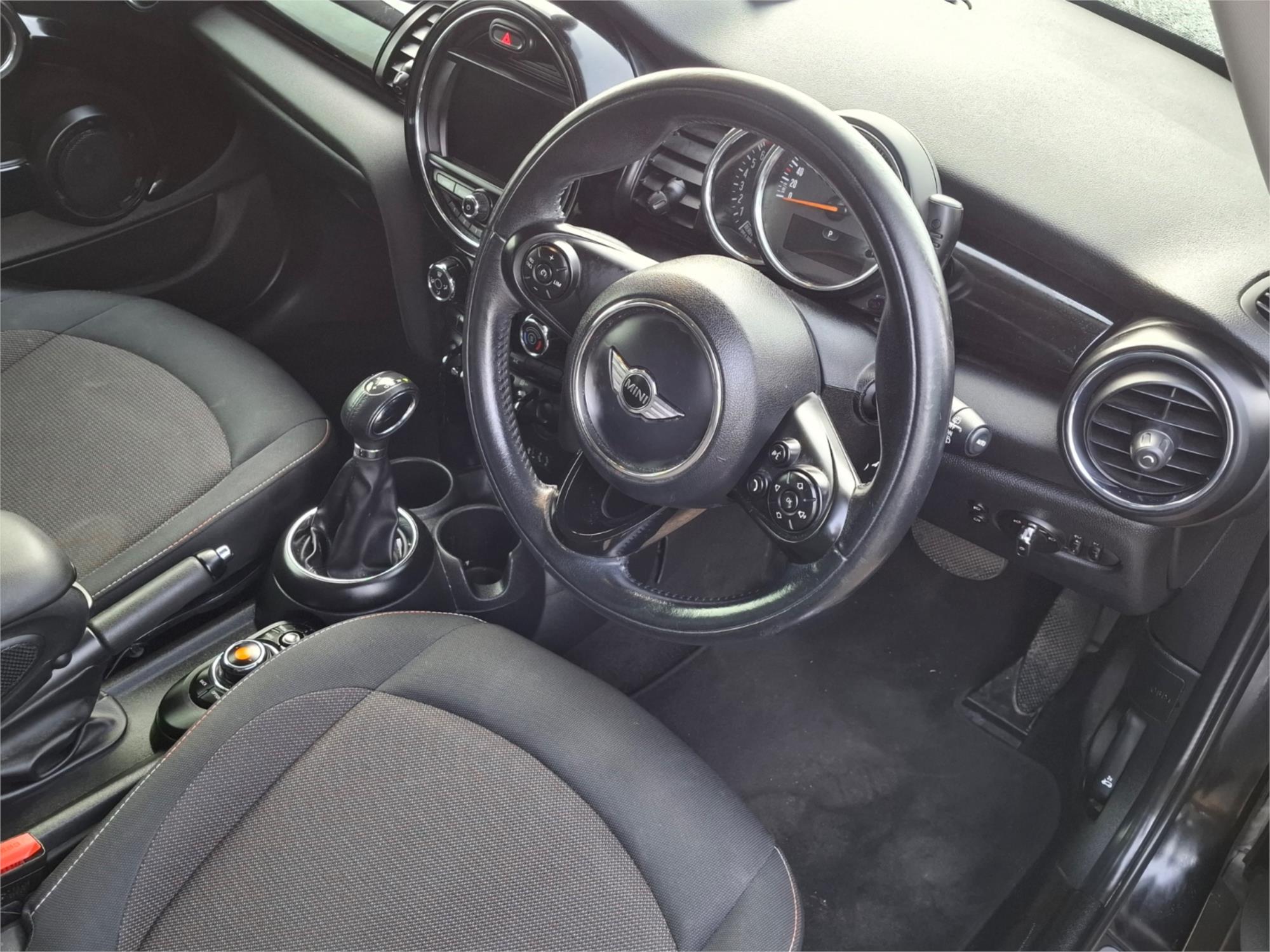 2017 MINI 5D HATCH F55 COOPER 6 SP AUTOMATIC 5D HATCHBACK