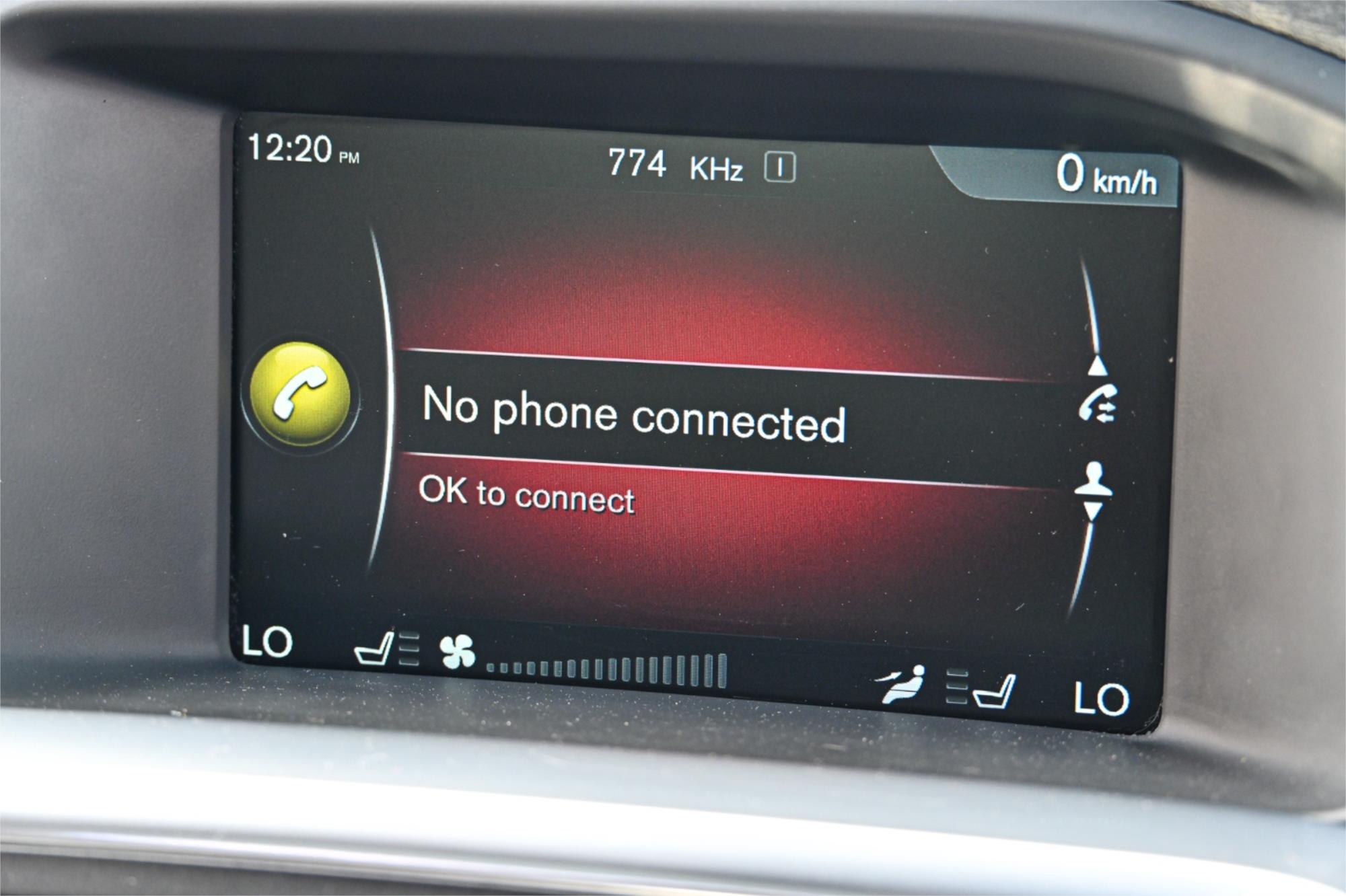 2015 VOLVO V60 F MY15 D4 KINETIC 8 SP AUTOMATIC 4D WAGON