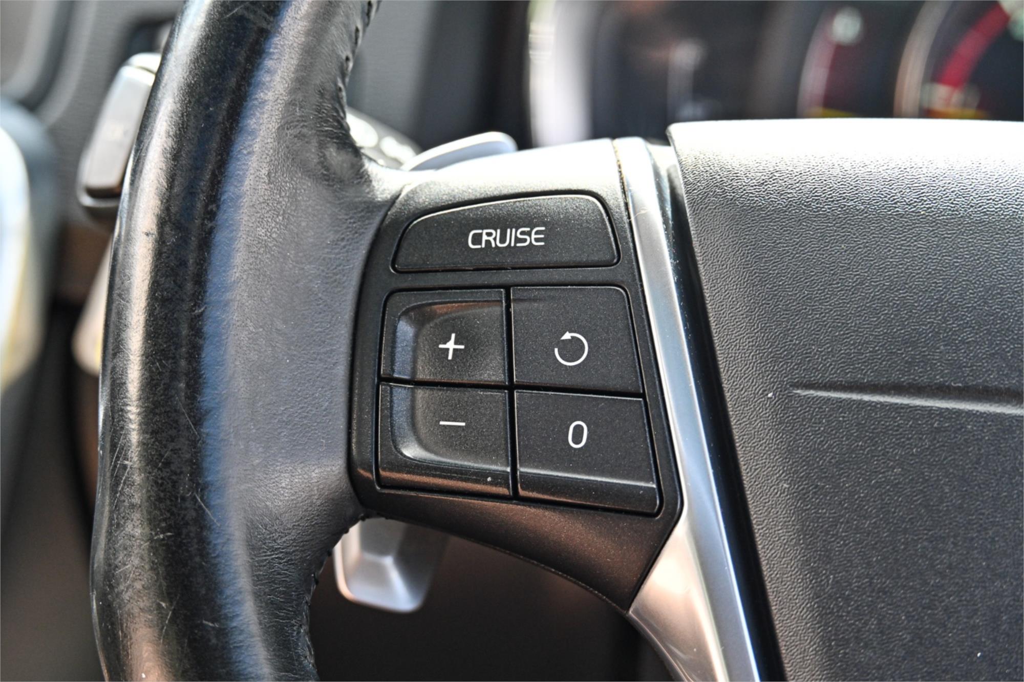 2015 VOLVO V60 F MY15 D4 KINETIC 8 SP AUTOMATIC 4D WAGON