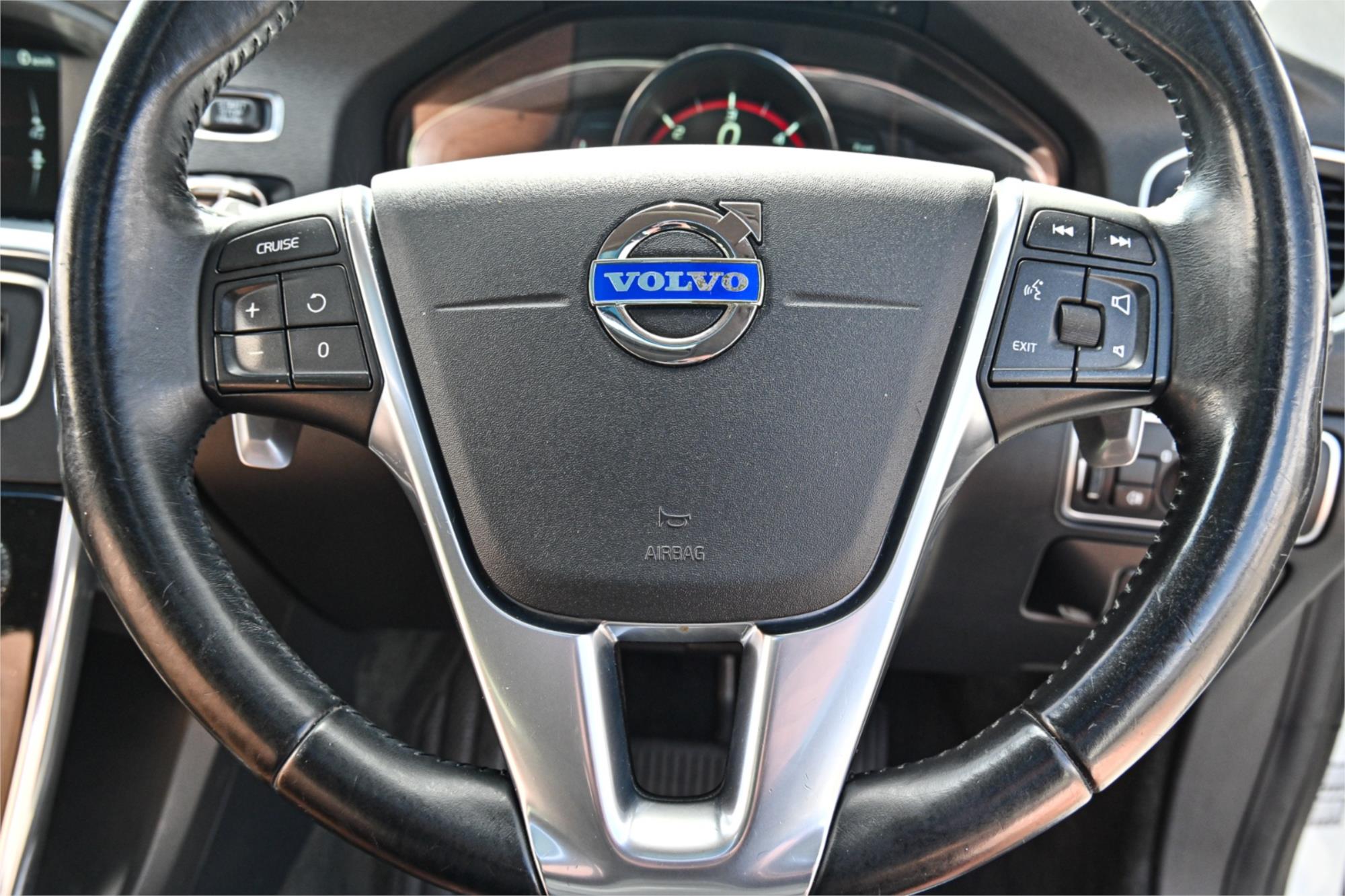 2015 VOLVO V60 F MY15 D4 KINETIC 8 SP AUTOMATIC 4D WAGON