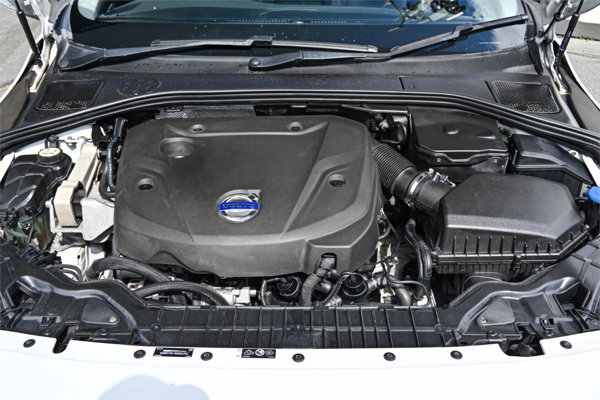 2015 VOLVO V60 F MY15 D4 KINETIC 8 SP AUTOMATIC 4D WAGON