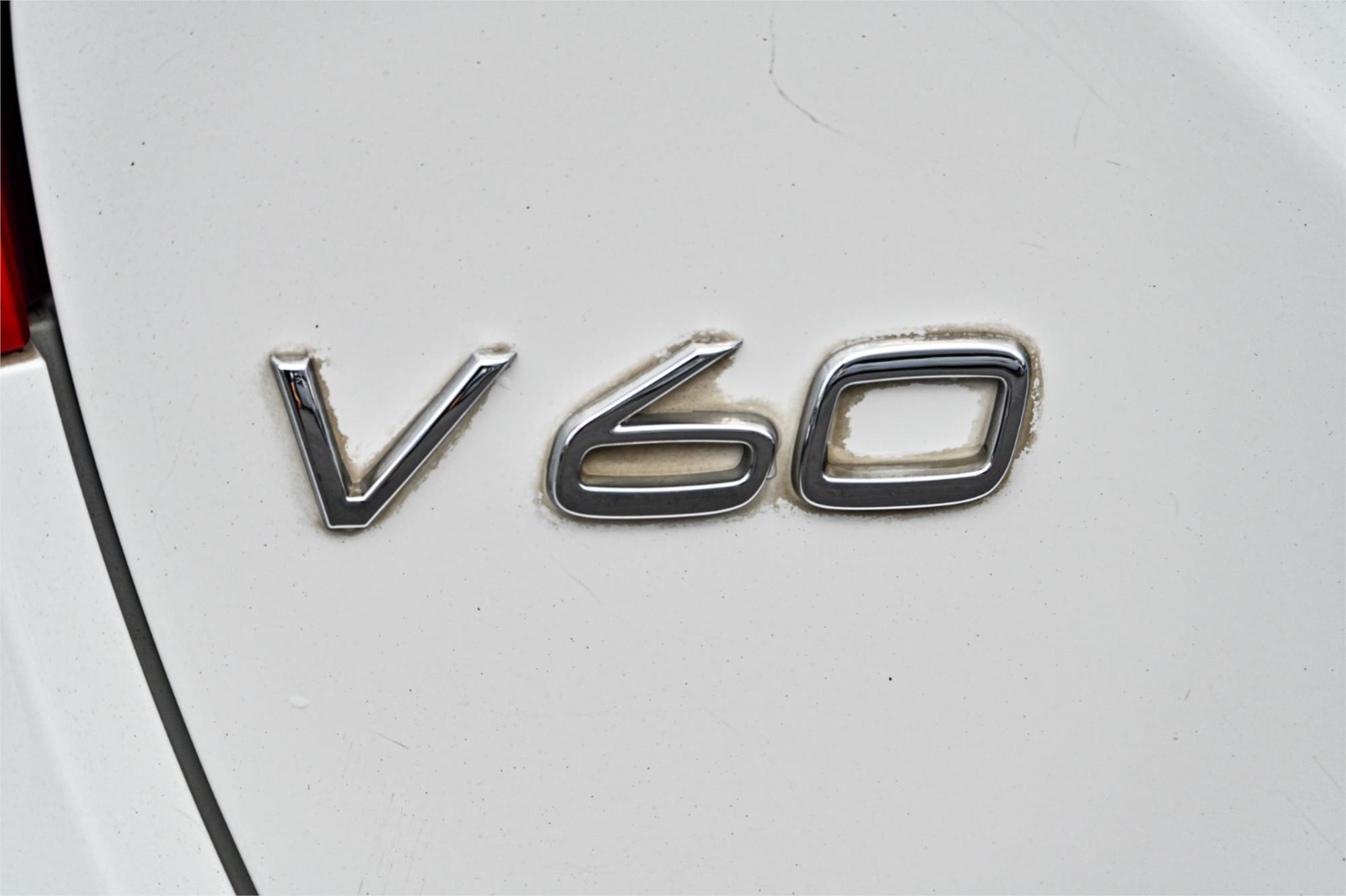 2015 VOLVO V60 F MY15 D4 KINETIC 8 SP AUTOMATIC 4D WAGON