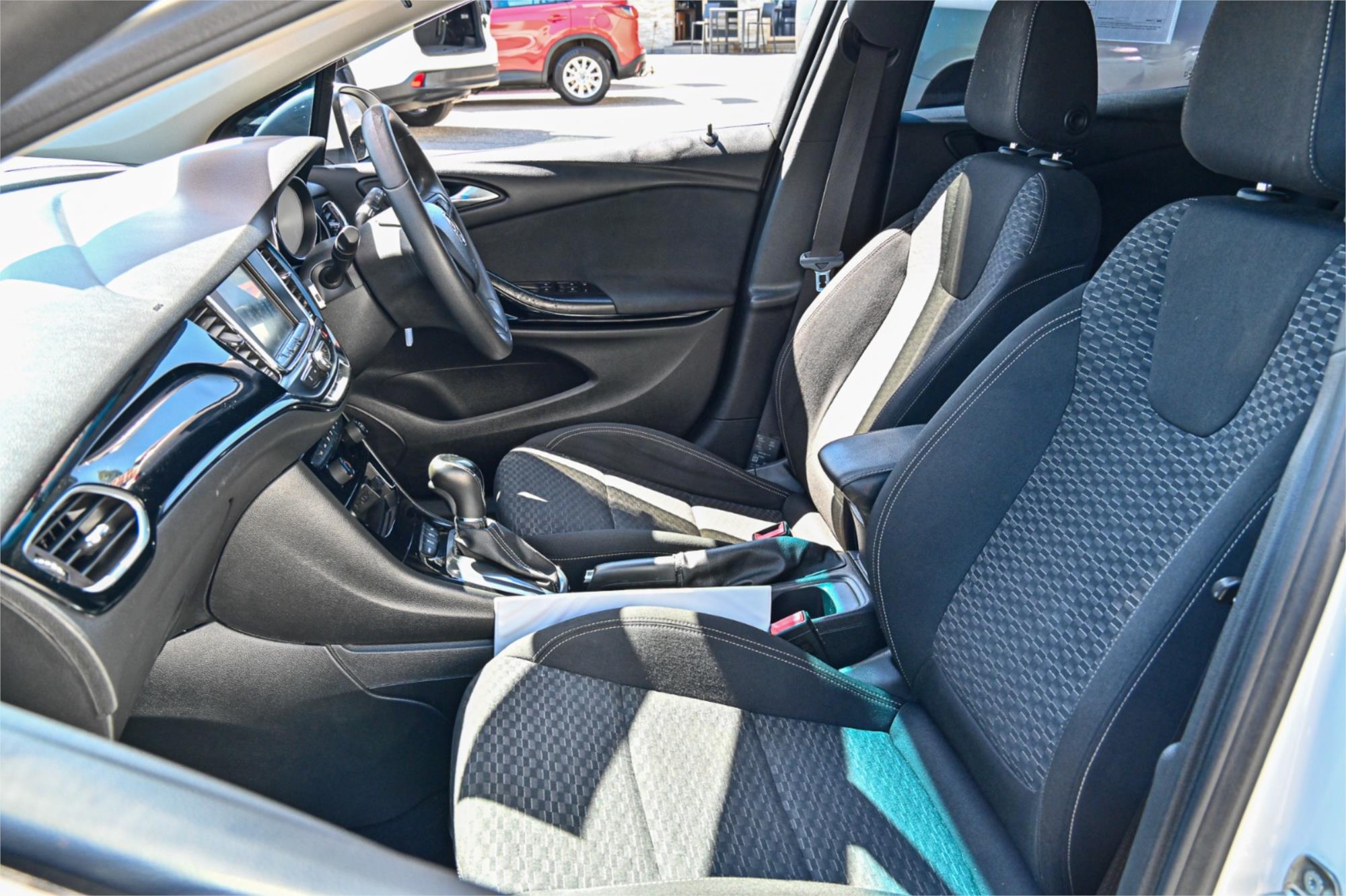 2018 HOLDEN ASTRA BK MY17.5 R 6 SP AUTOMATIC 5D HATCHBACK